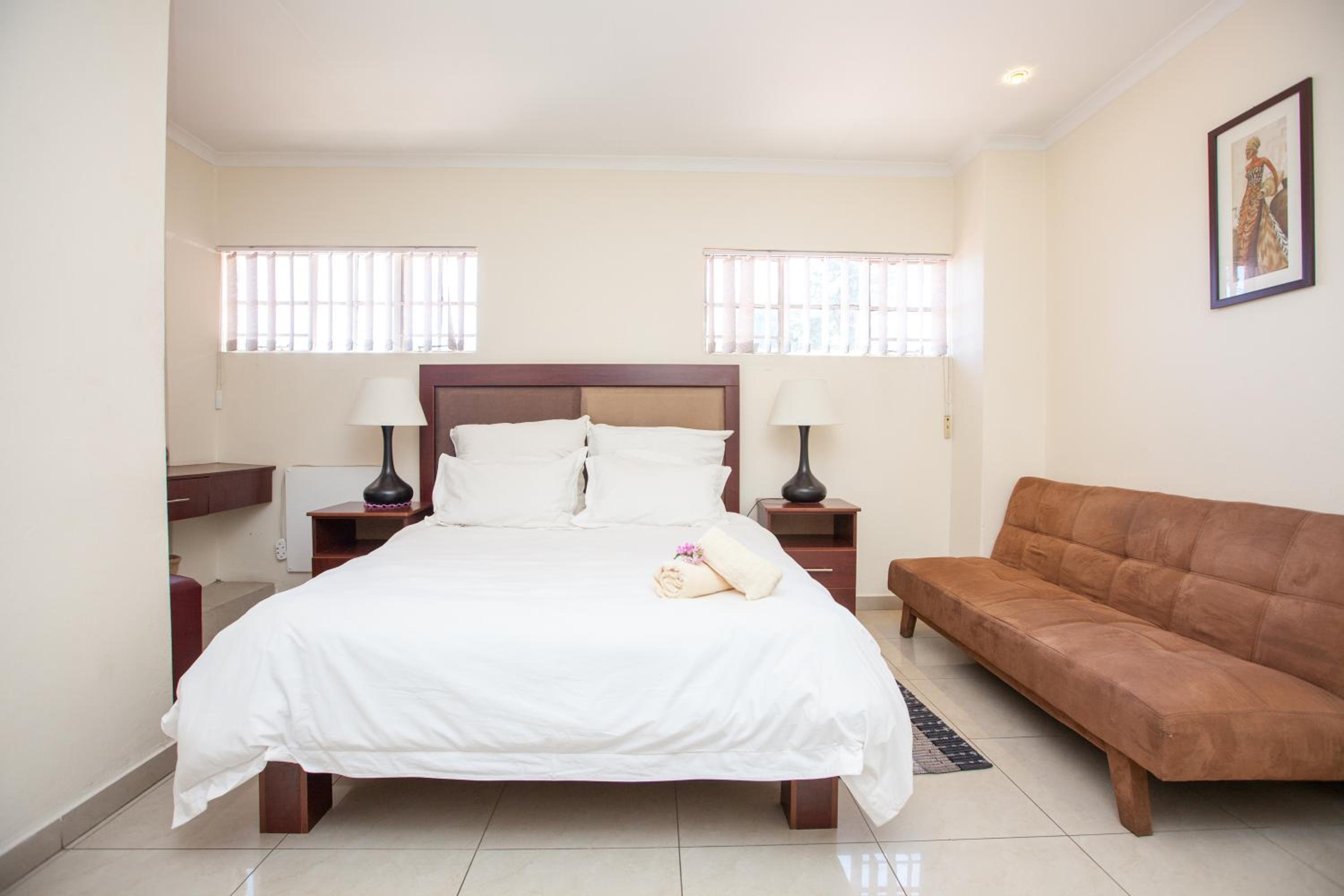 Deluxe King Suite photo 3