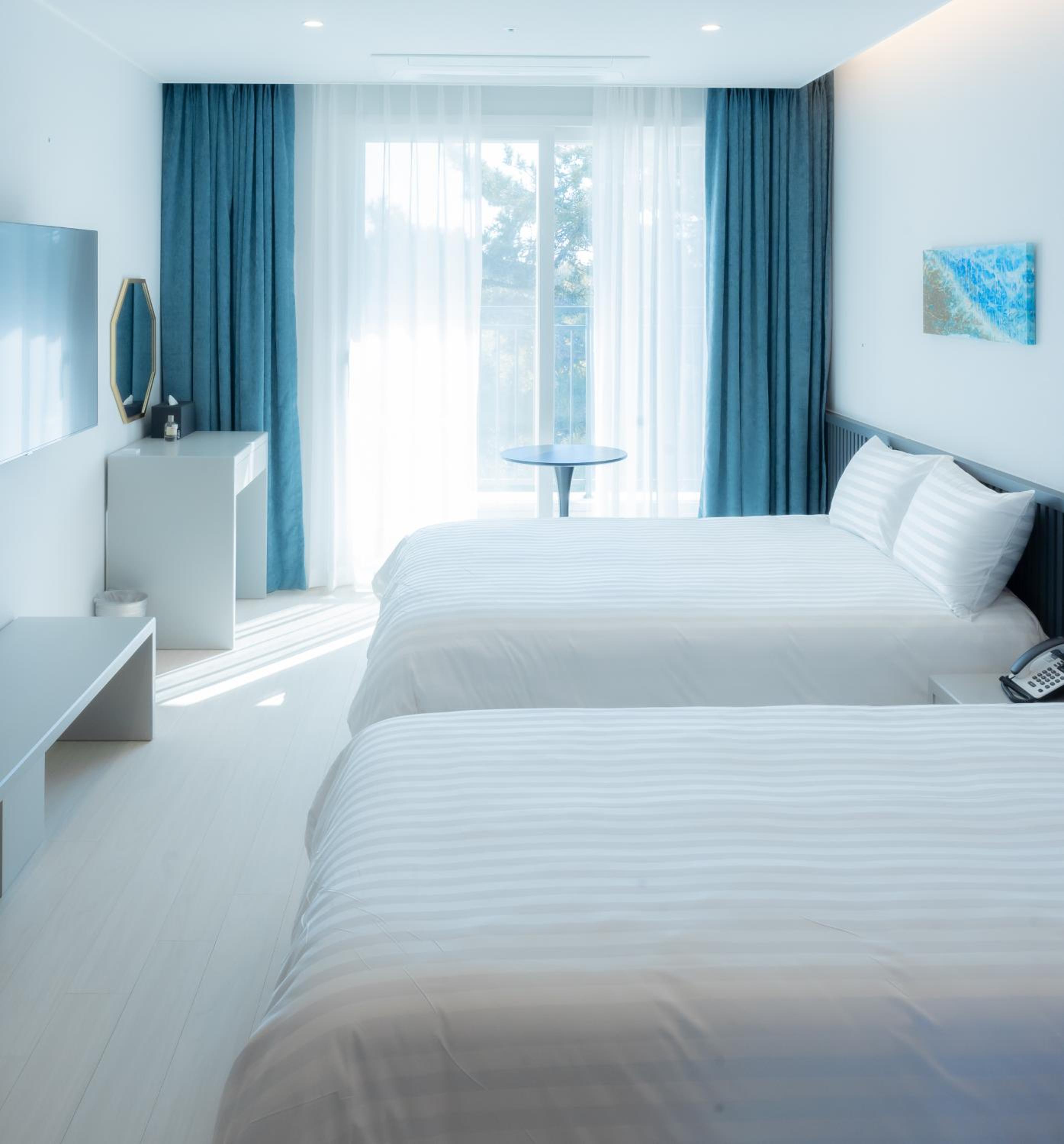 Deluxe Twin Room - Photo 1