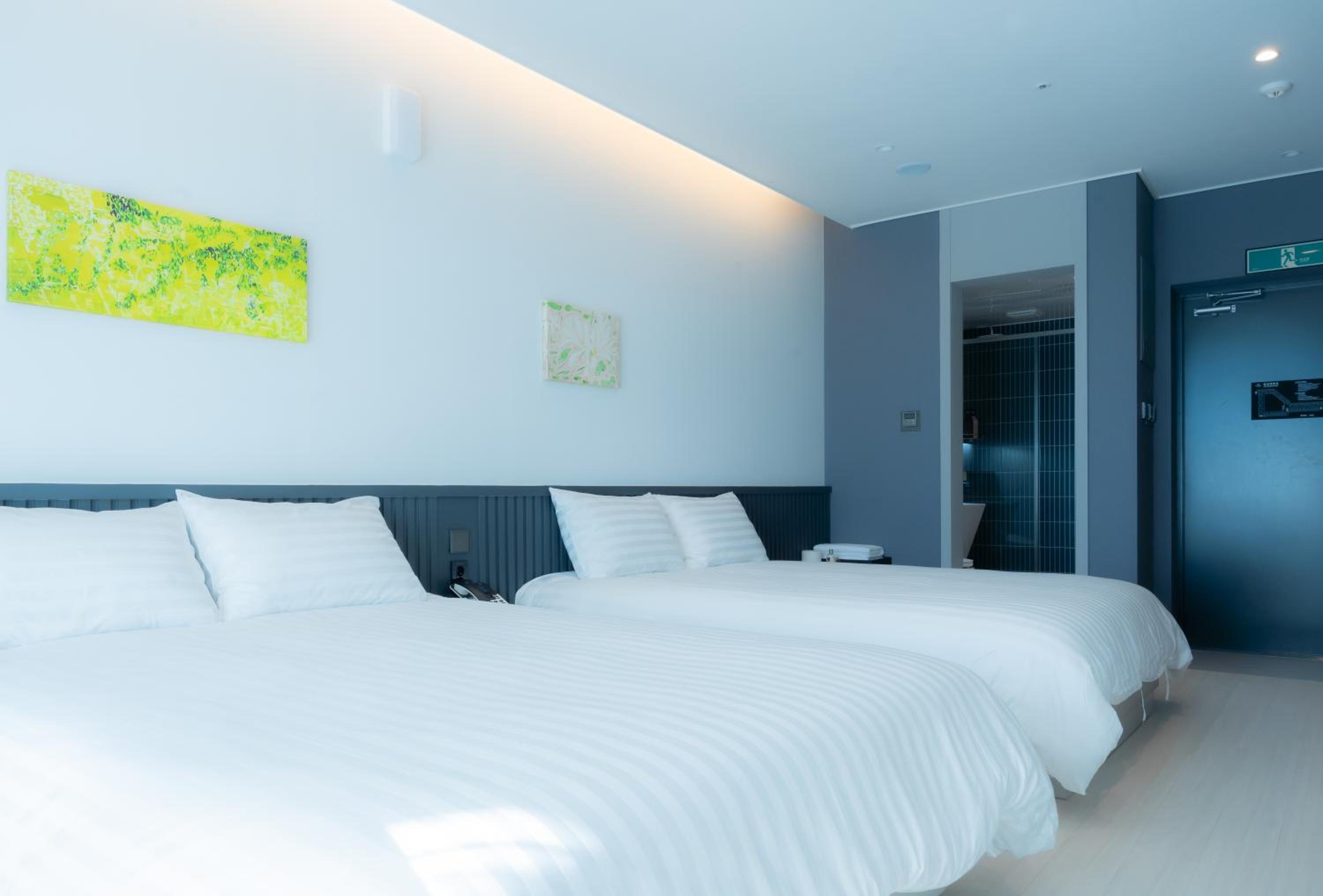 Premium Double Twin Room - Photo 2