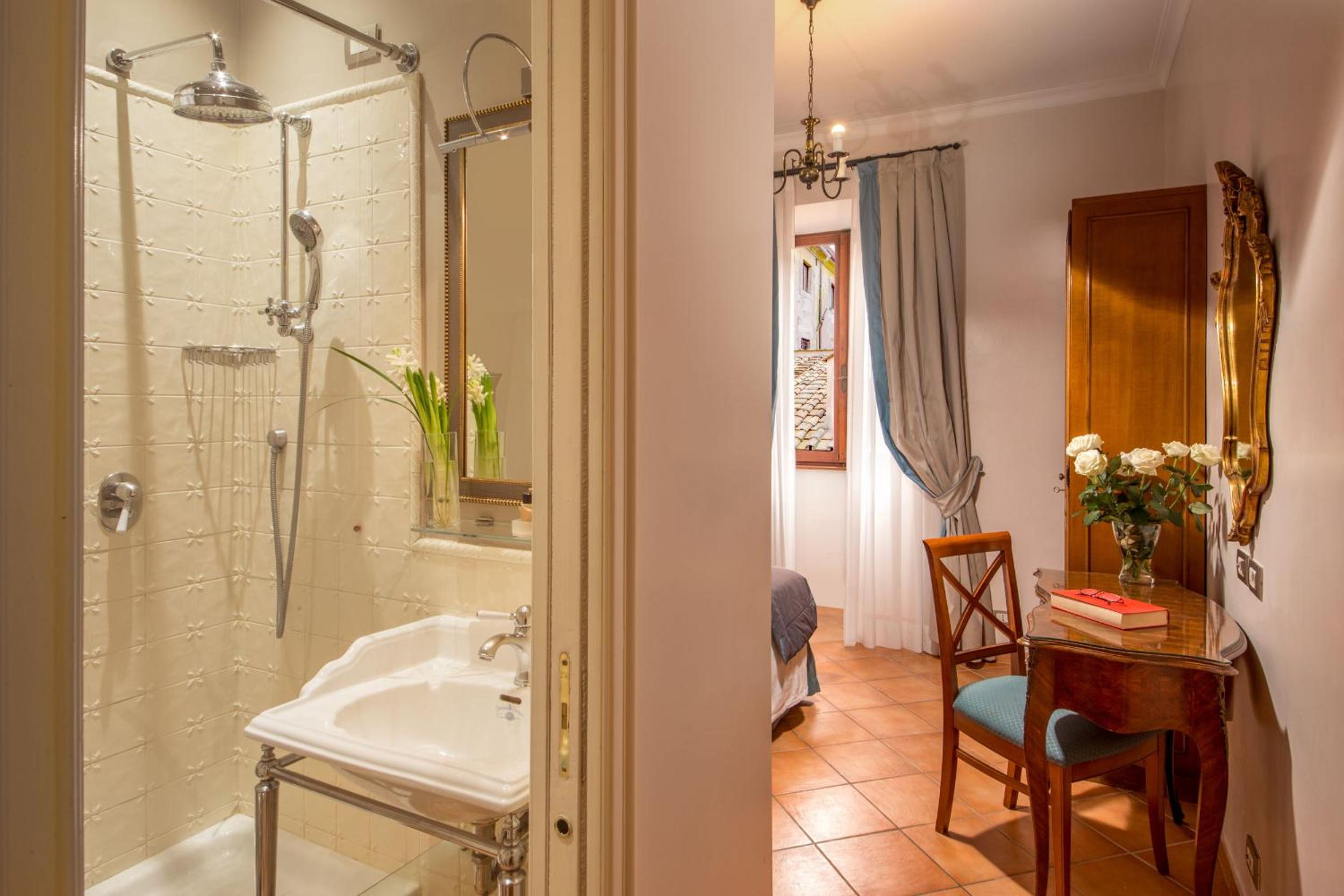 Single Room - Via dei Greci 23 thumbnail 6
