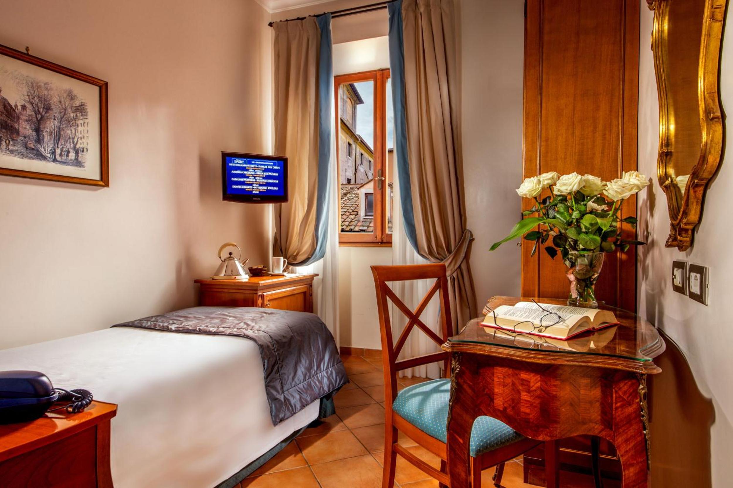 Single Room - Via dei Greci 23 thumbnail 5