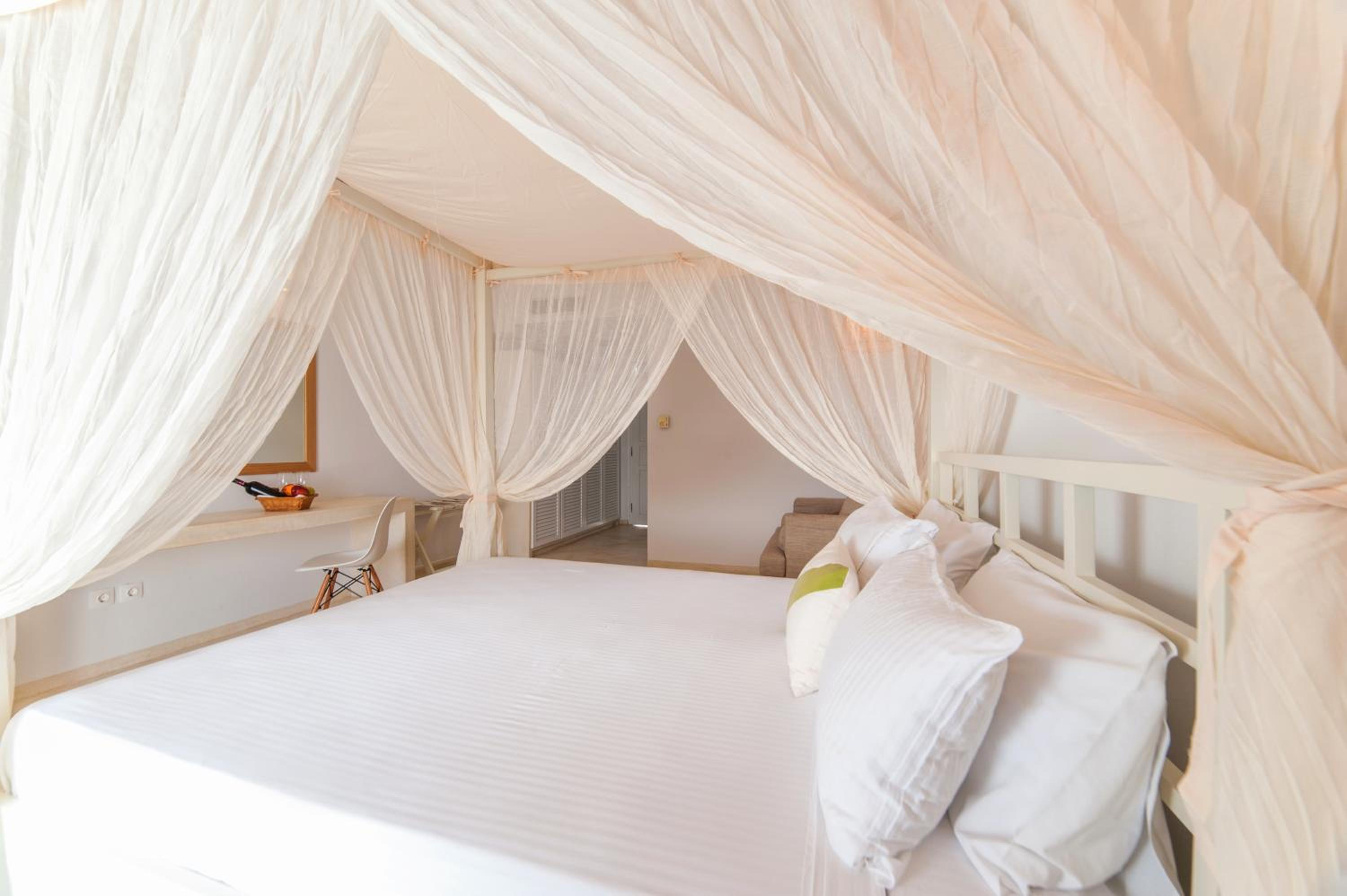Superior Room with Sea View - Photo 10