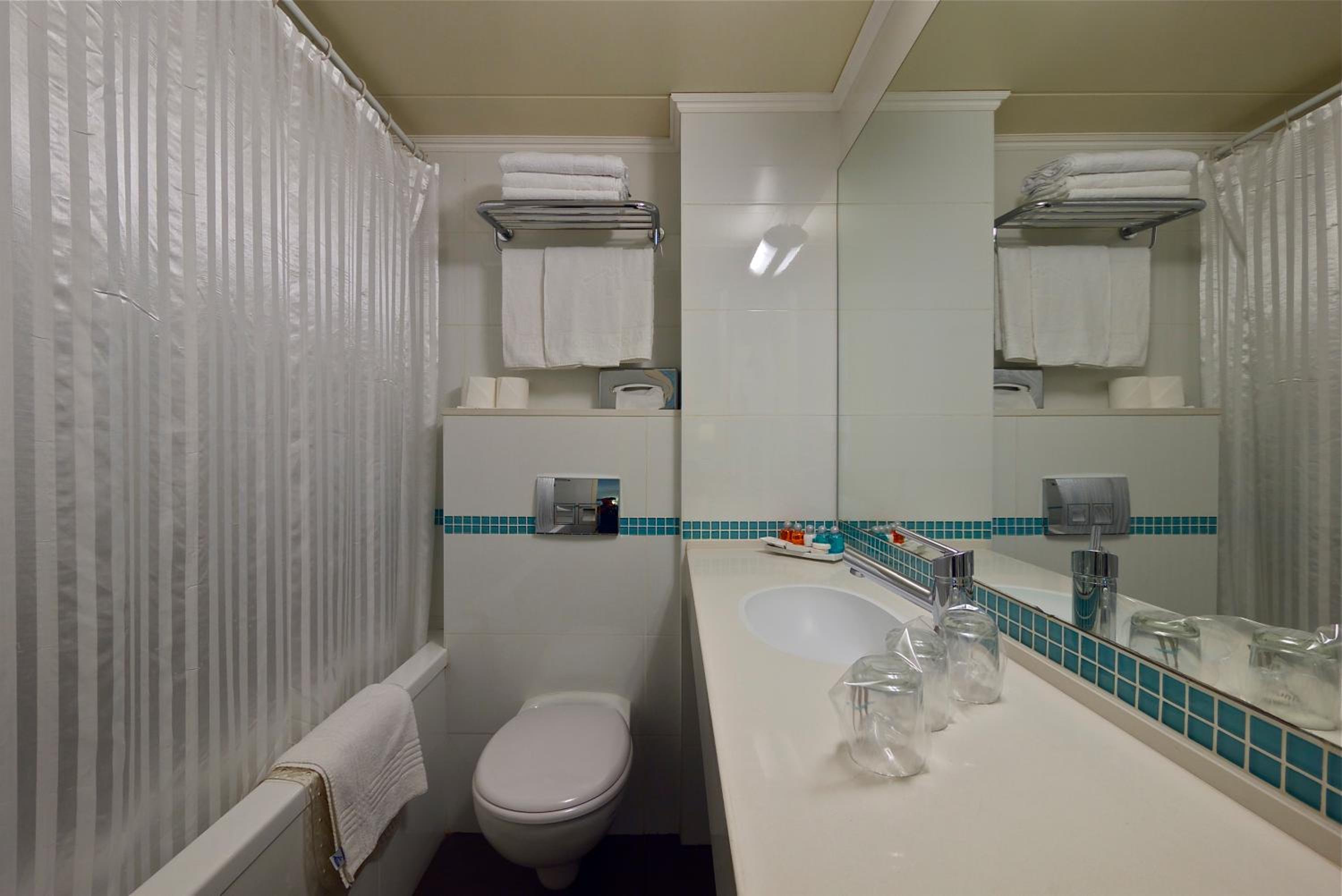 Superior Suite - Photo 10