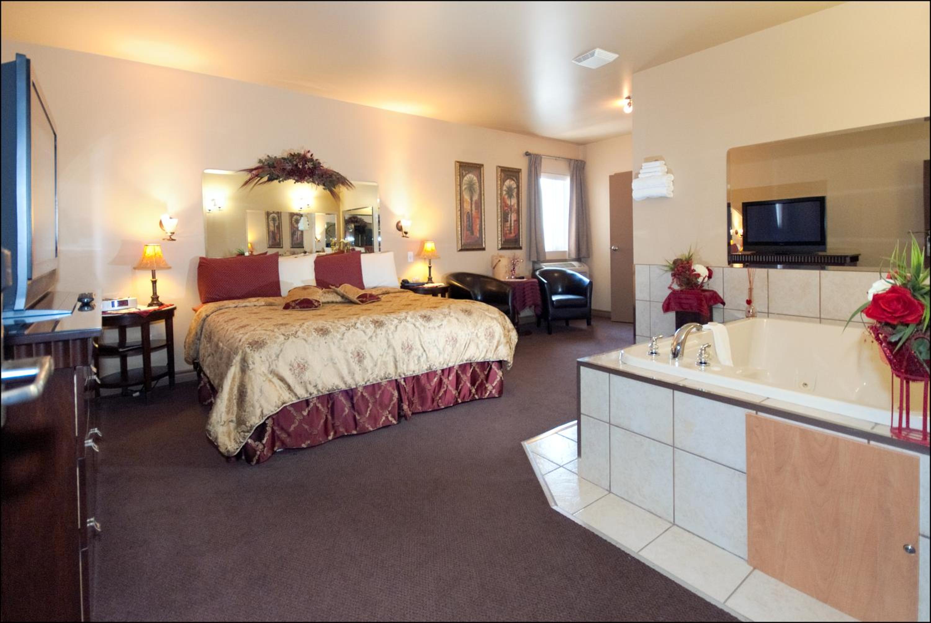 King Room with Hot Tub photo 1