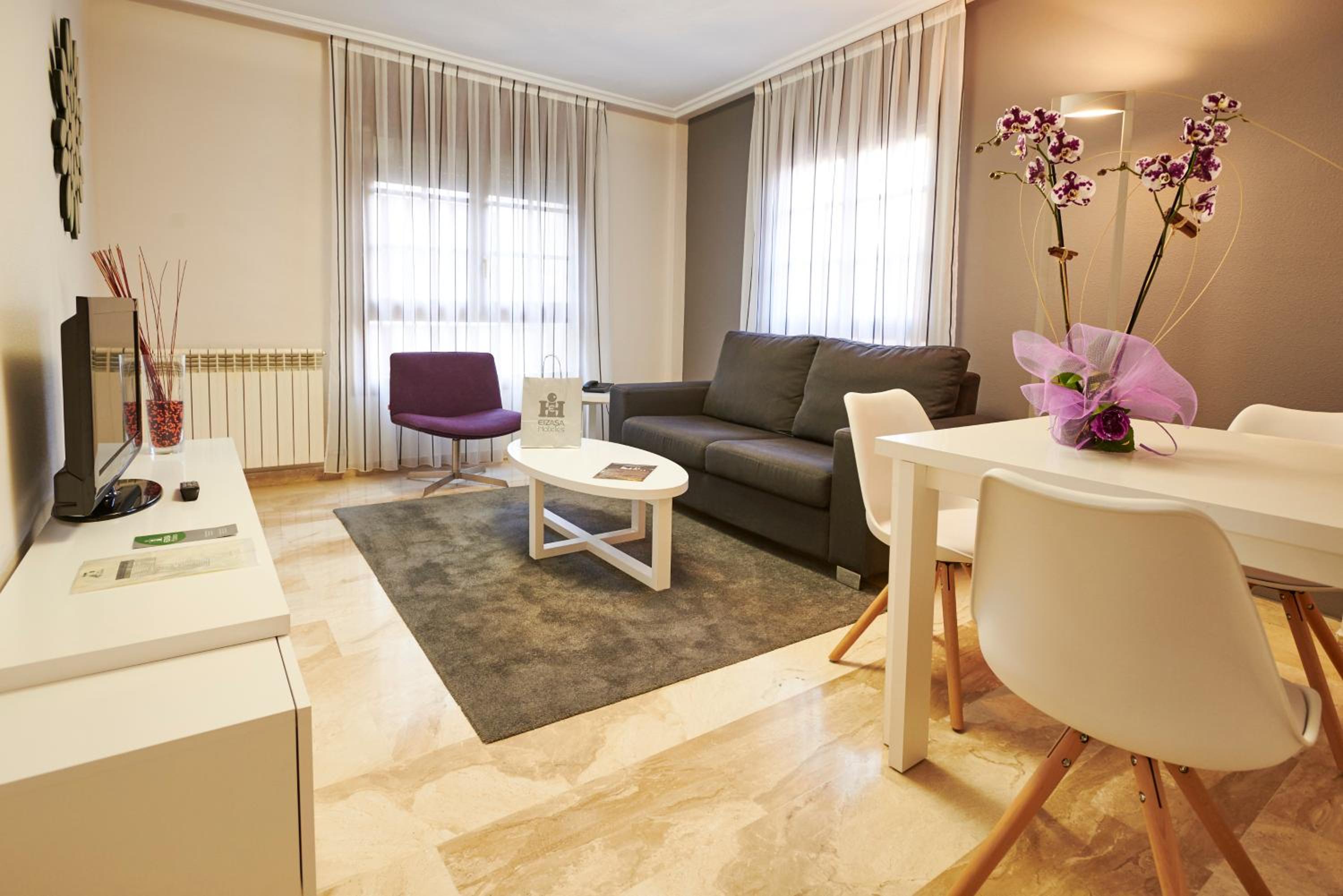 Two-Bedroom Apartment (4 Adults) - Photo 6