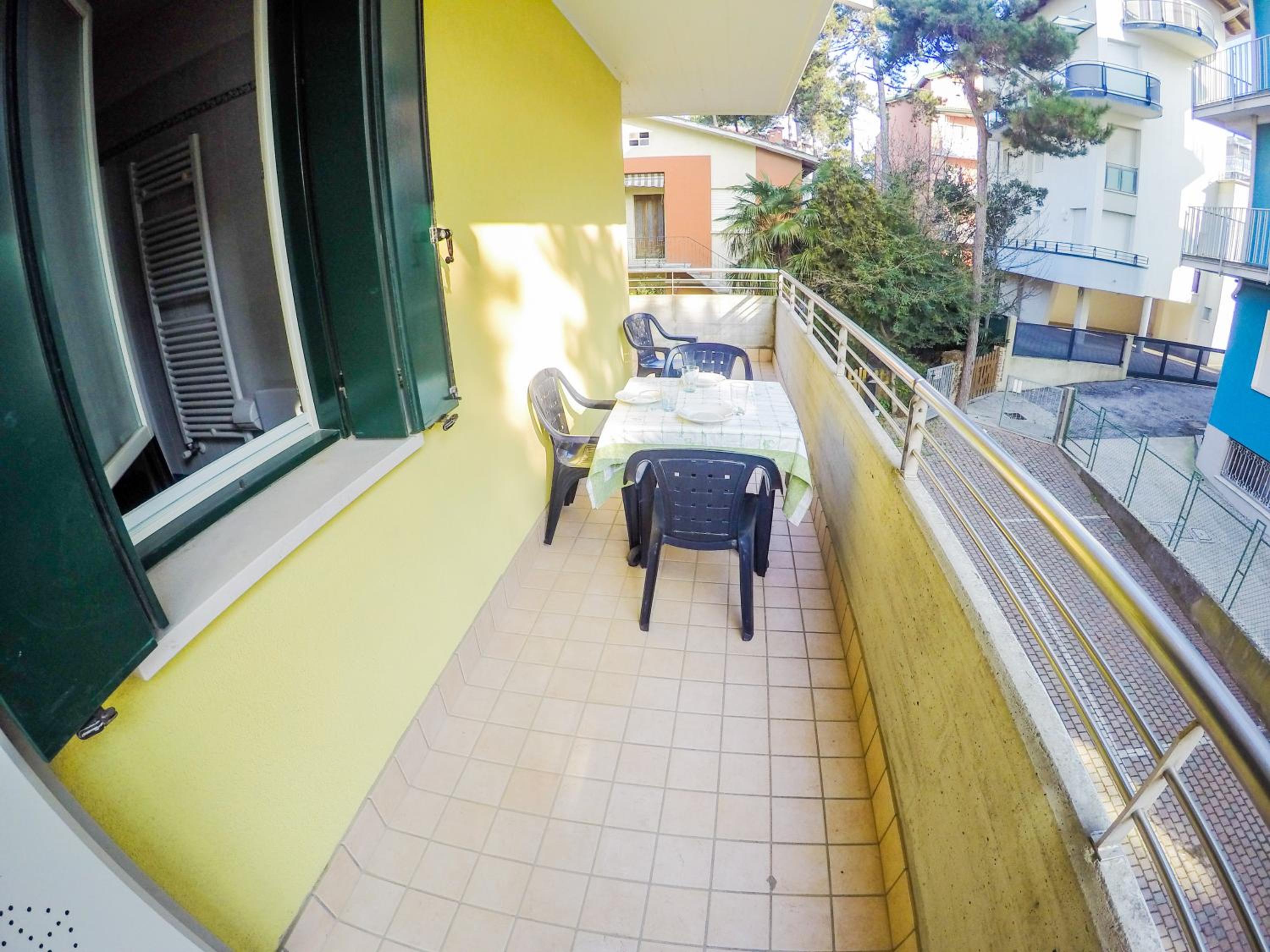 Studio with Balcony - Photo 4