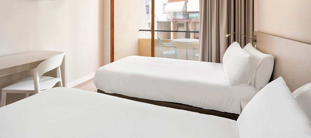 Twin Room with Balcony photo 3