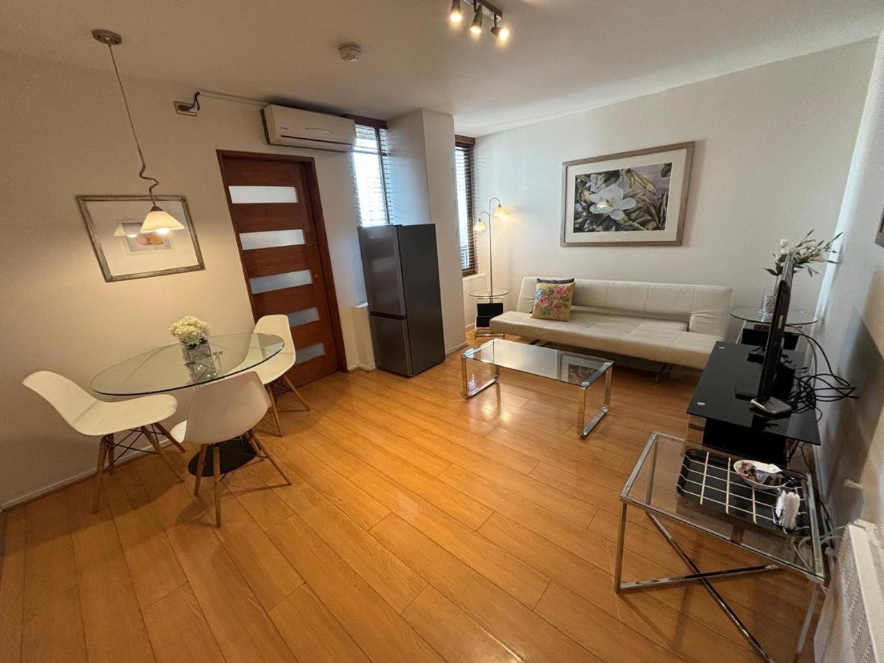 One-Bedroom Apartment with Park View
