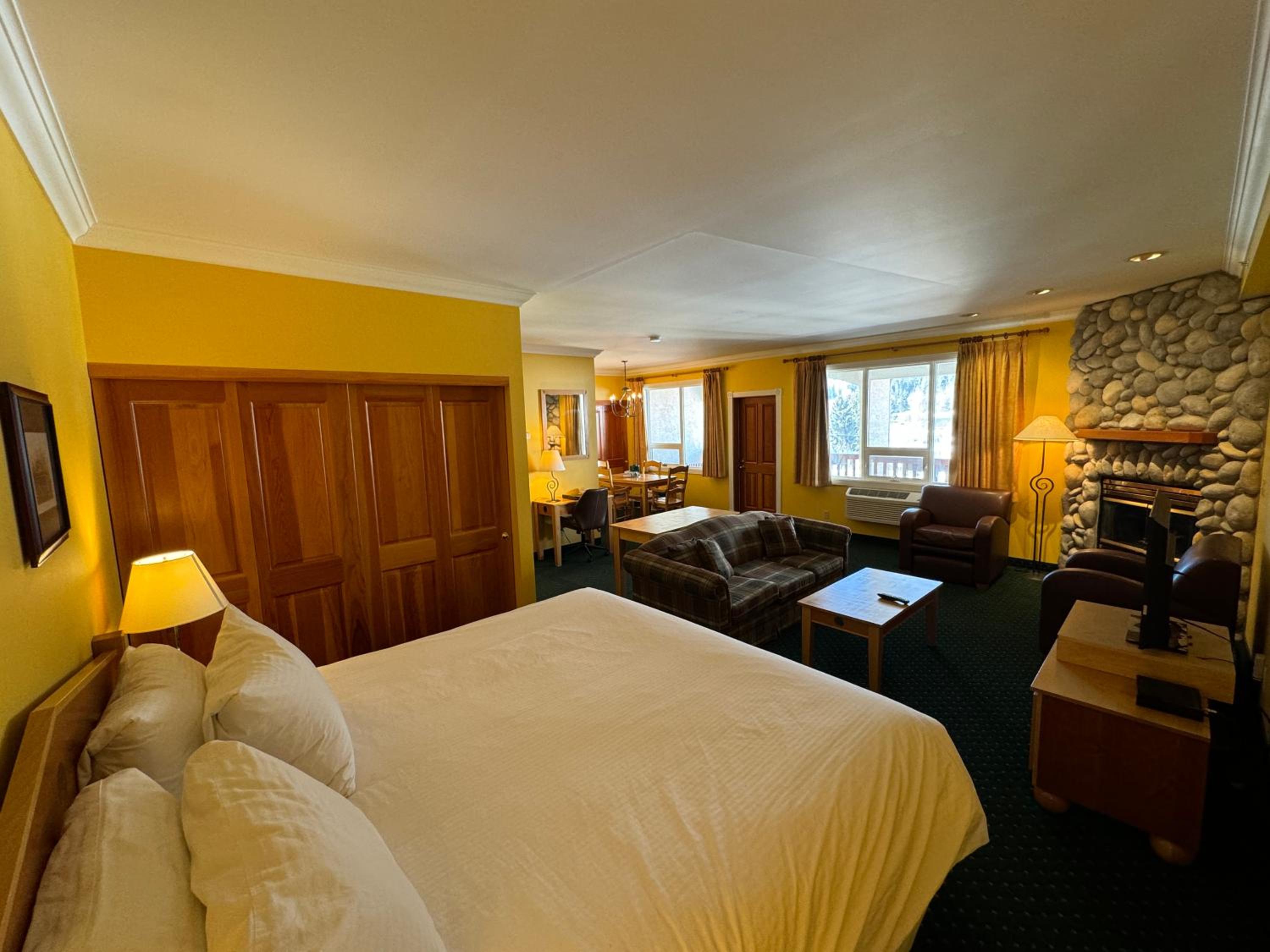 Executive Studio with King Bed - Non Pet Friendly photo 2