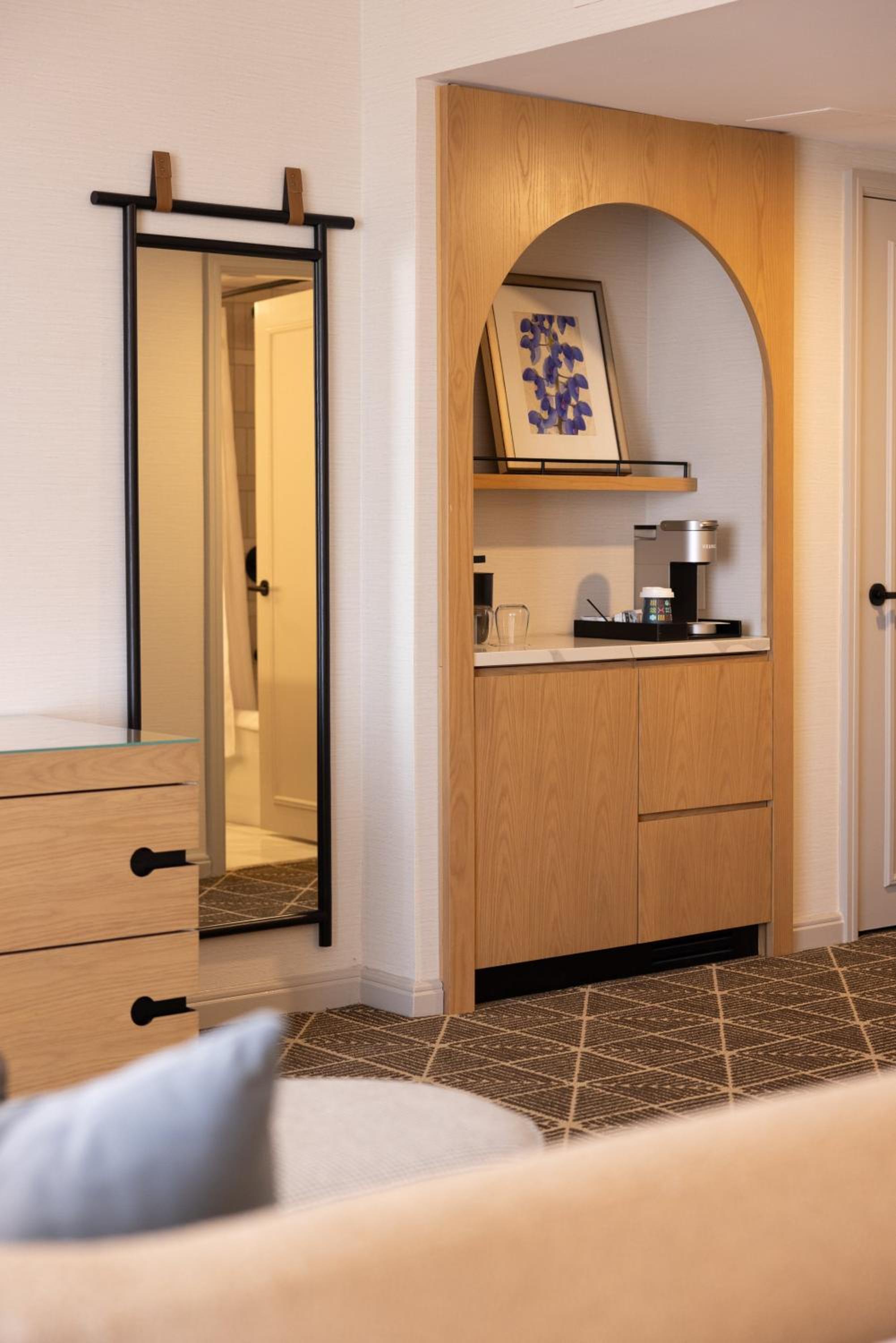 Deluxe Double Room with Two Double Beds - Photo 7