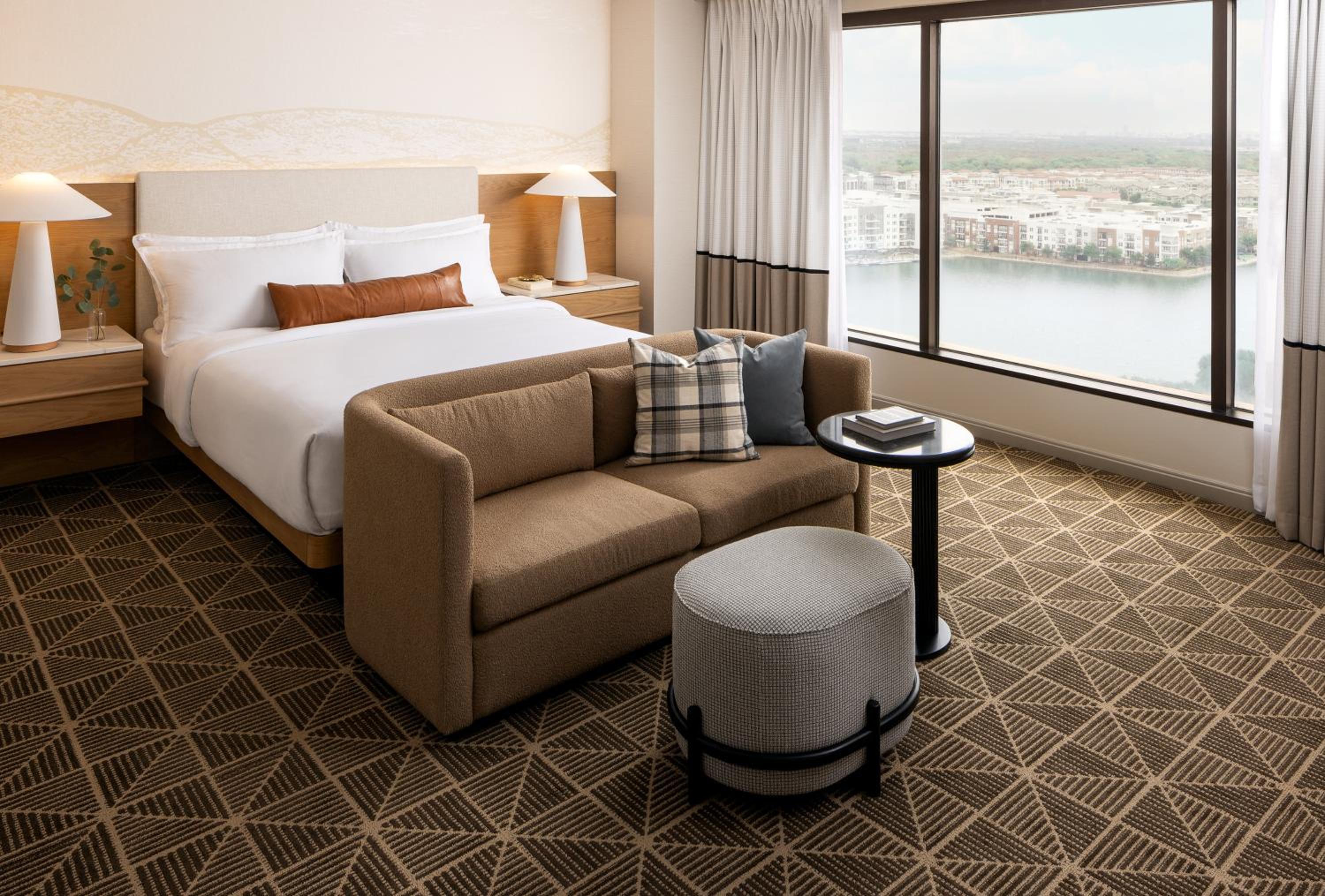 Deluxe King Room - Photo 7