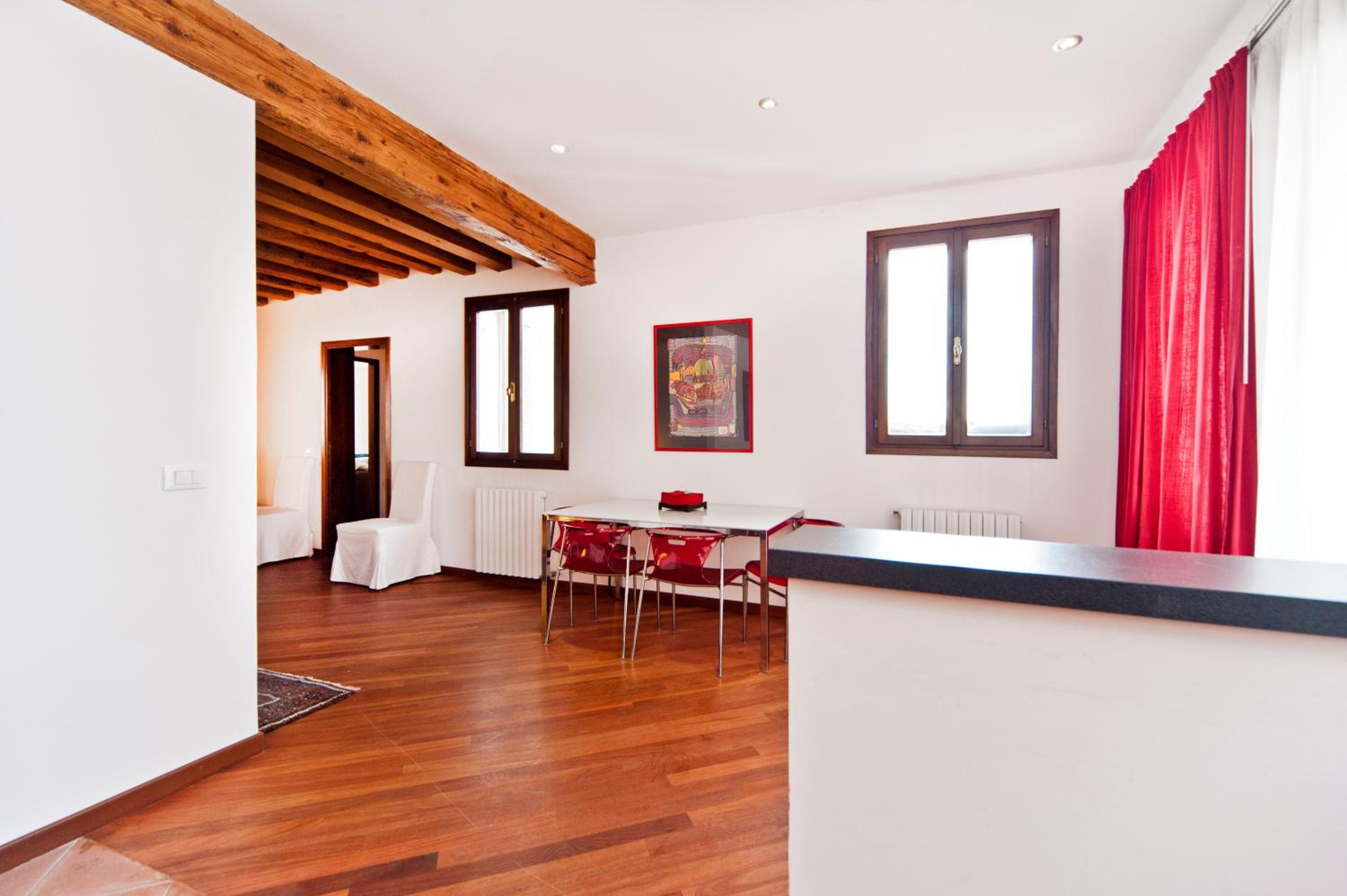 One-Bedroom Apartment with Terrace photo 1