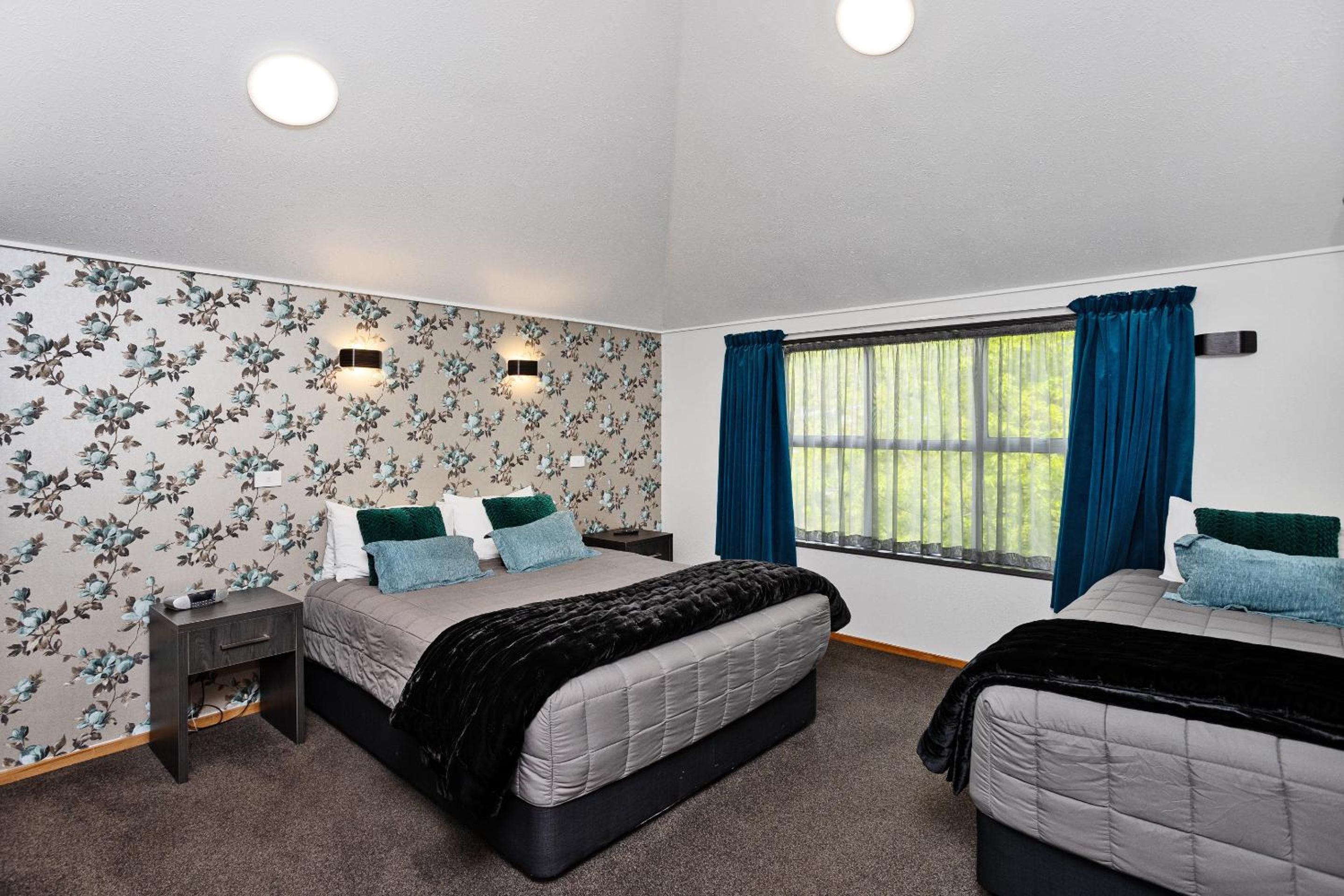 Two-Bedroom Apartment - Photo 3