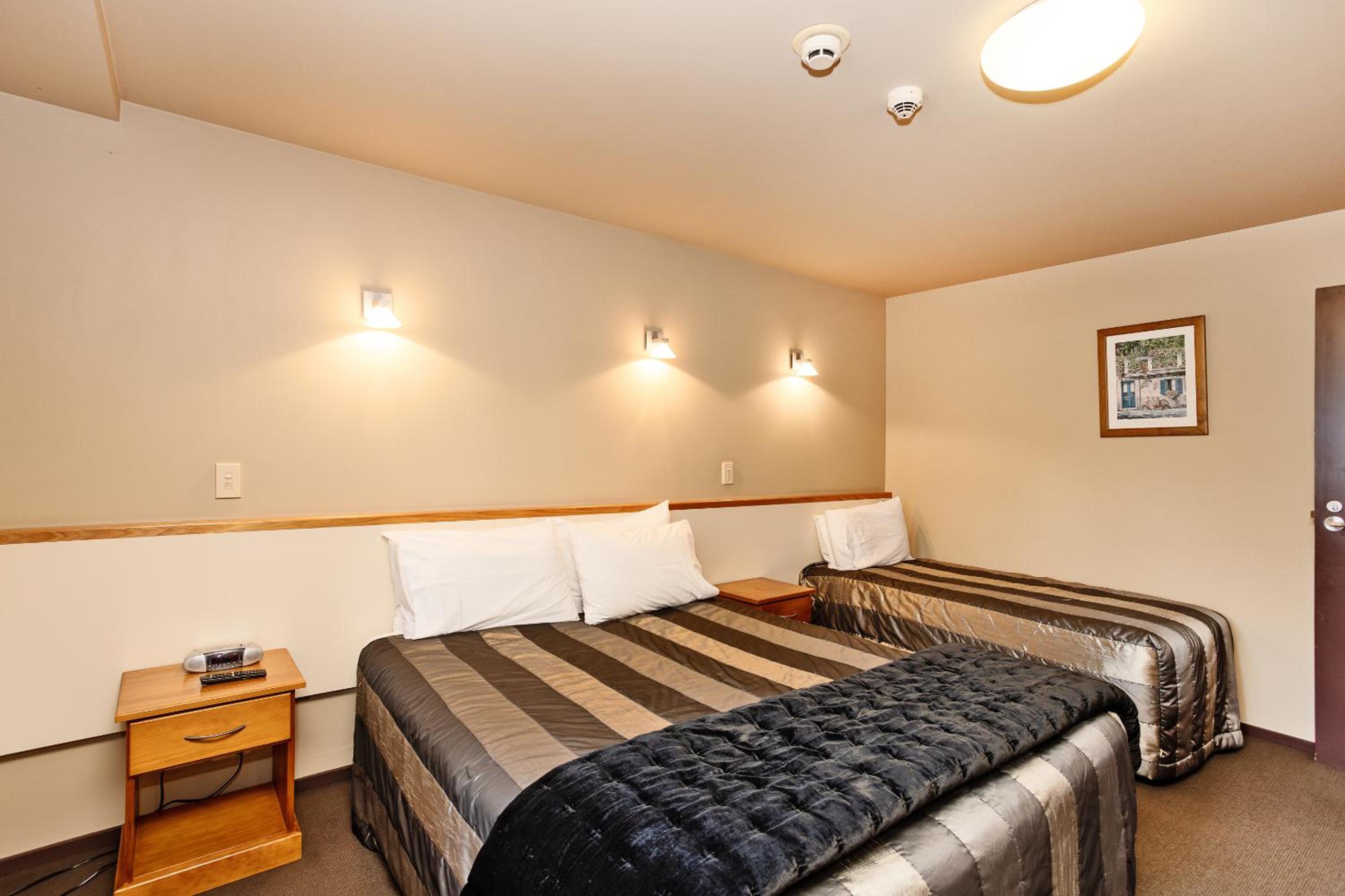 Two-Bedroom Apartment - Photo 2