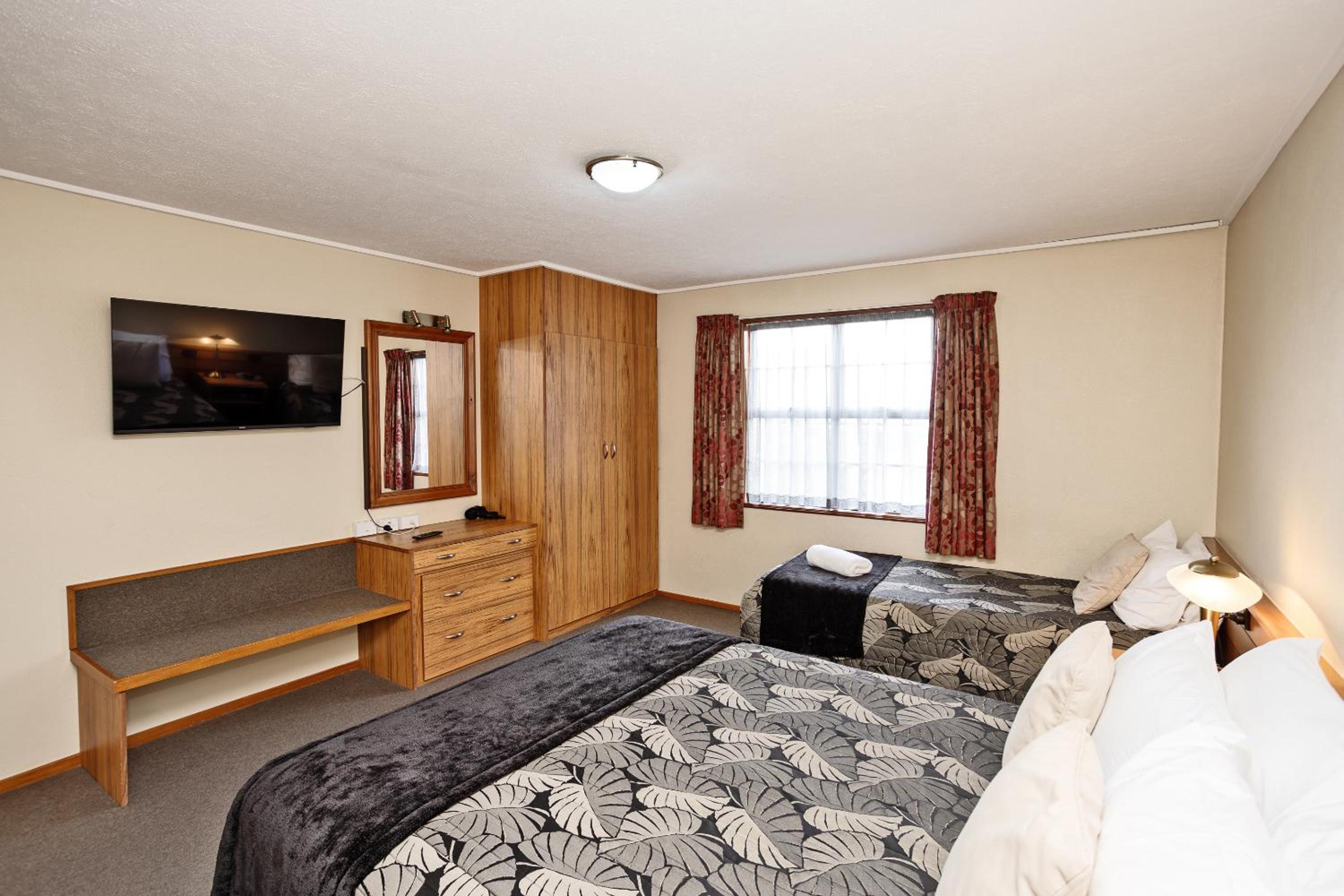 One-Bedroom Apartment - Photo 2