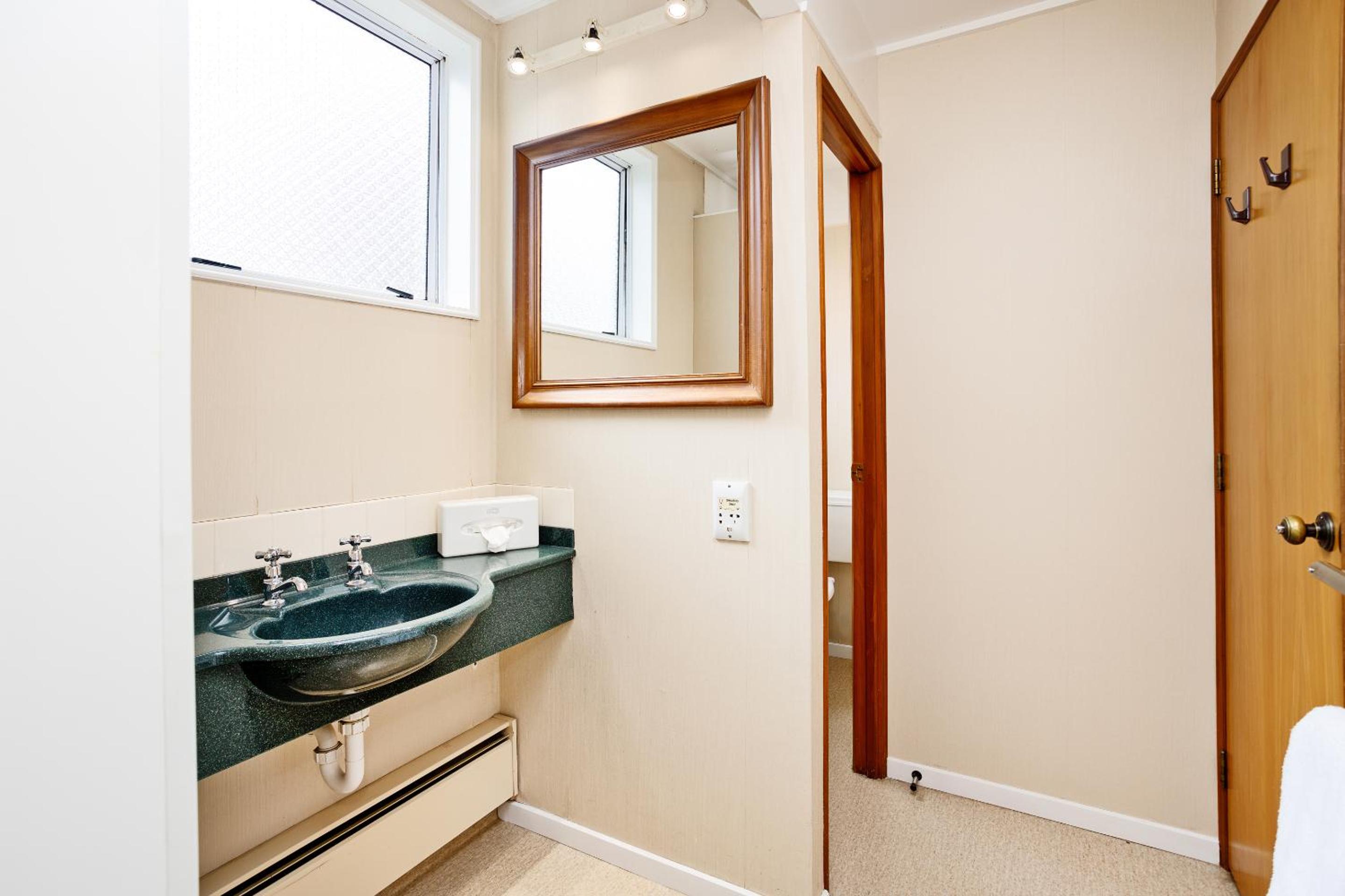 One-Bedroom Apartment - Photo 4