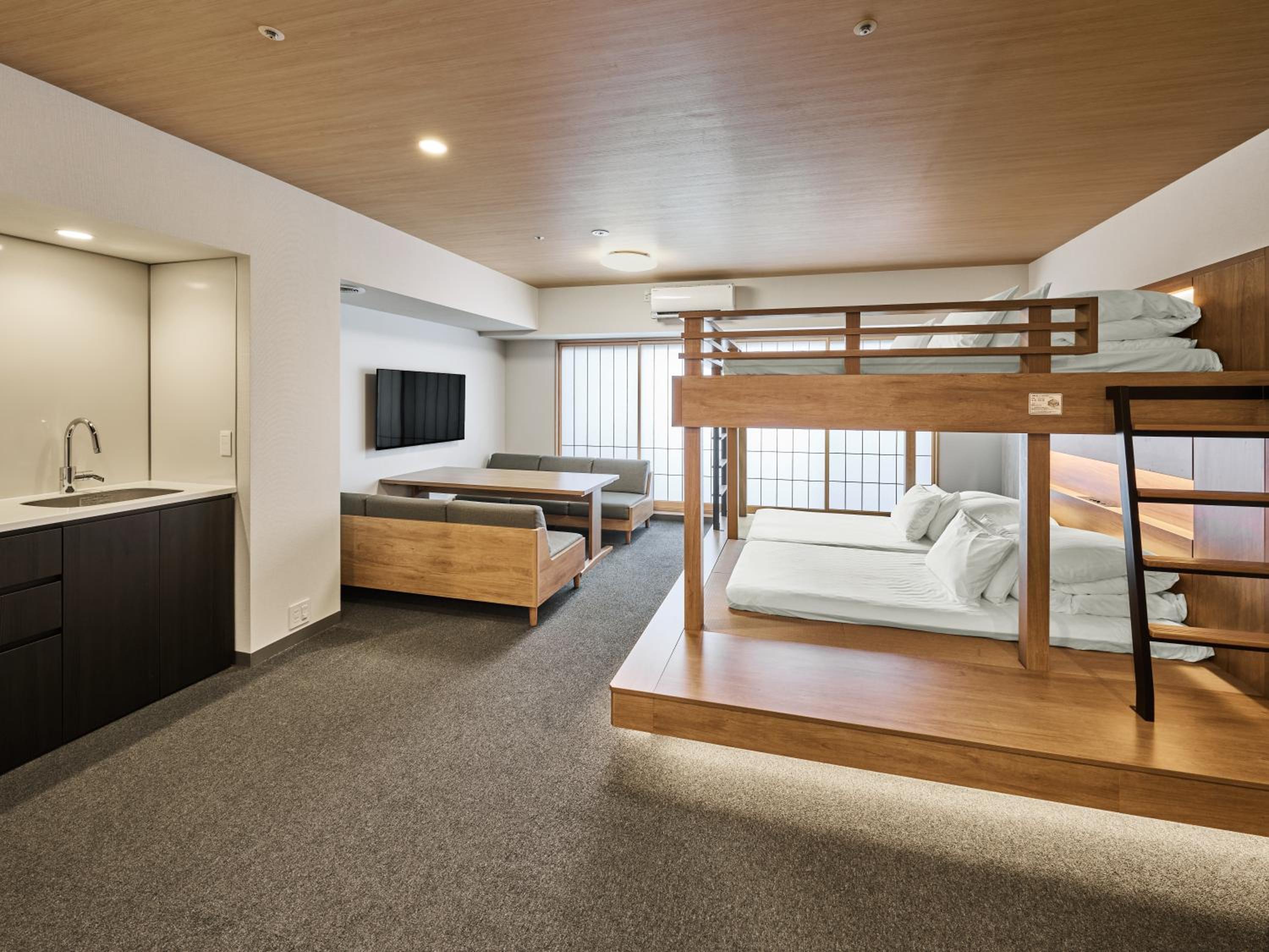 Superior One-Bedroom Apartment for 6 photo 2