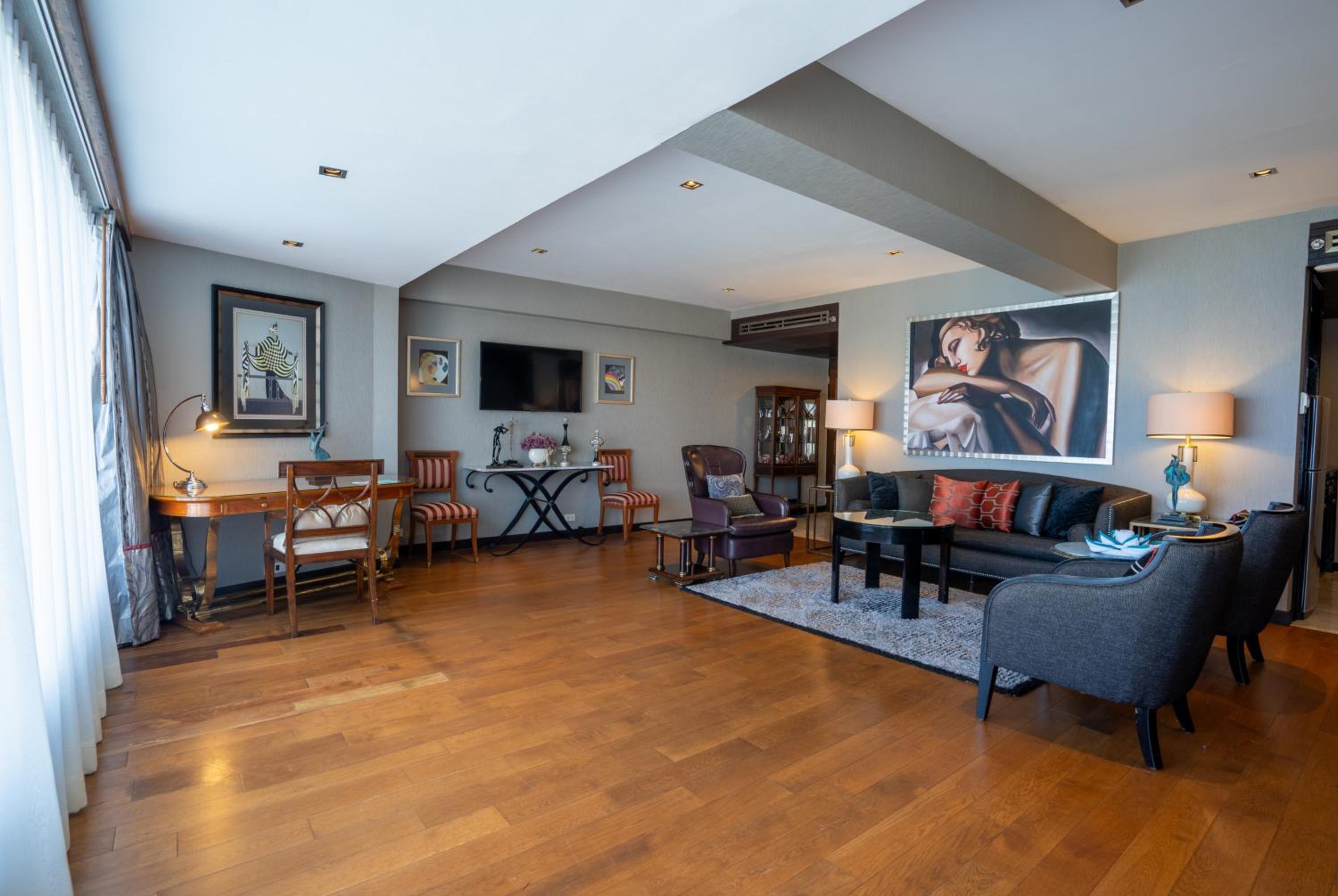 Deluxe Suite - Photo 5