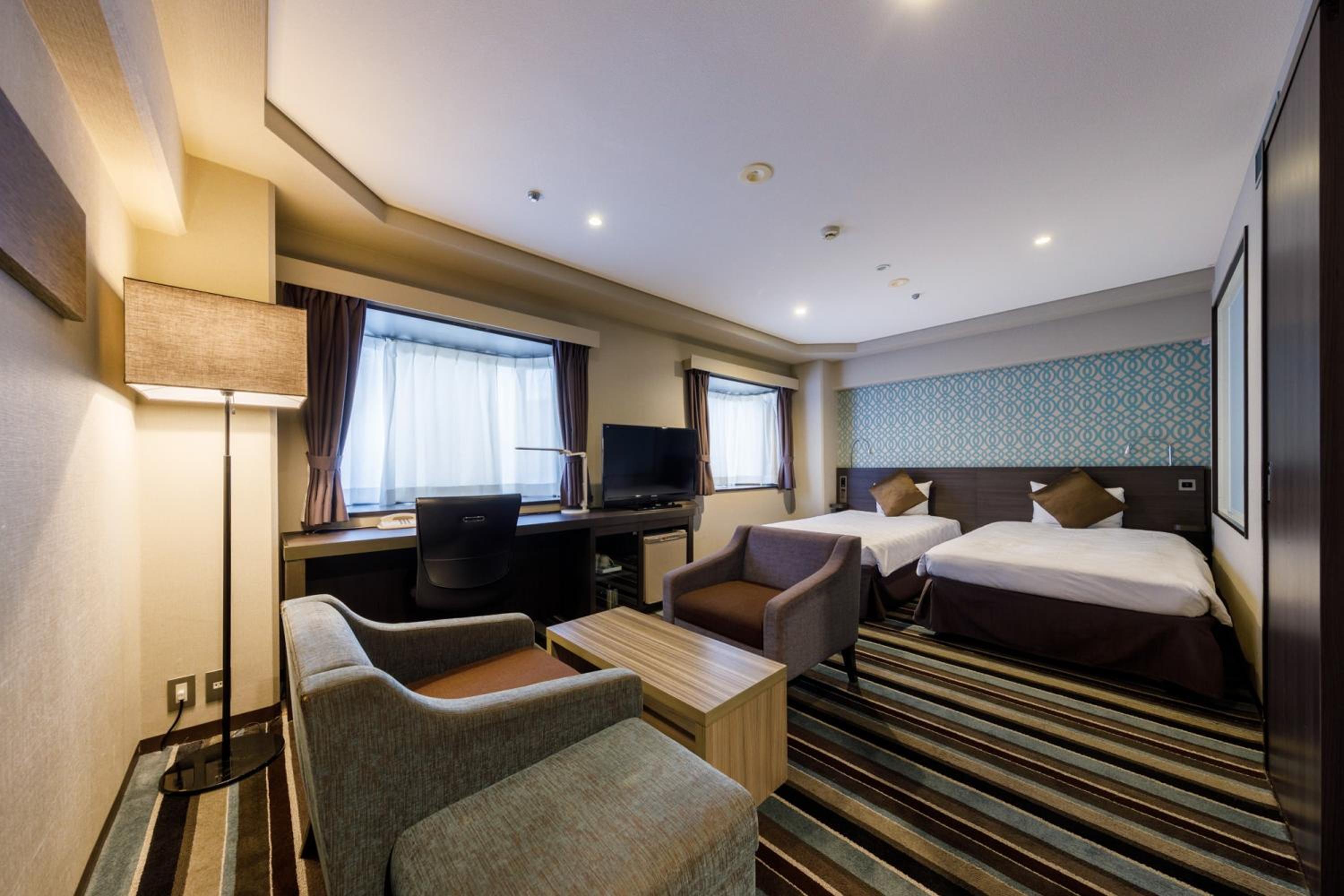 Large Twin Room with Lounge Access ＆ Complimentary Light Breakfast - Non-Smoking