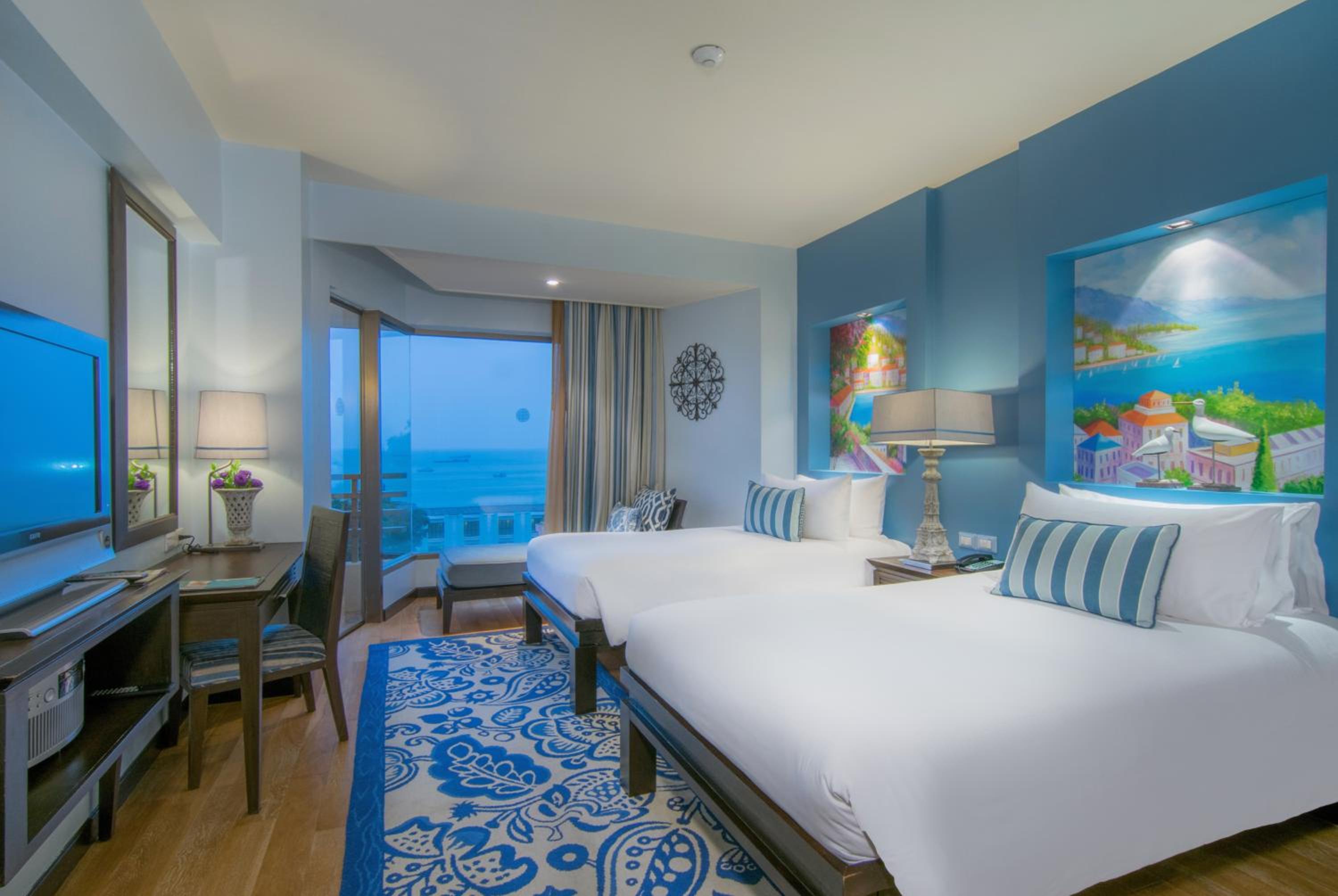 Deluxe Sea View Twin Bed - Photo 3