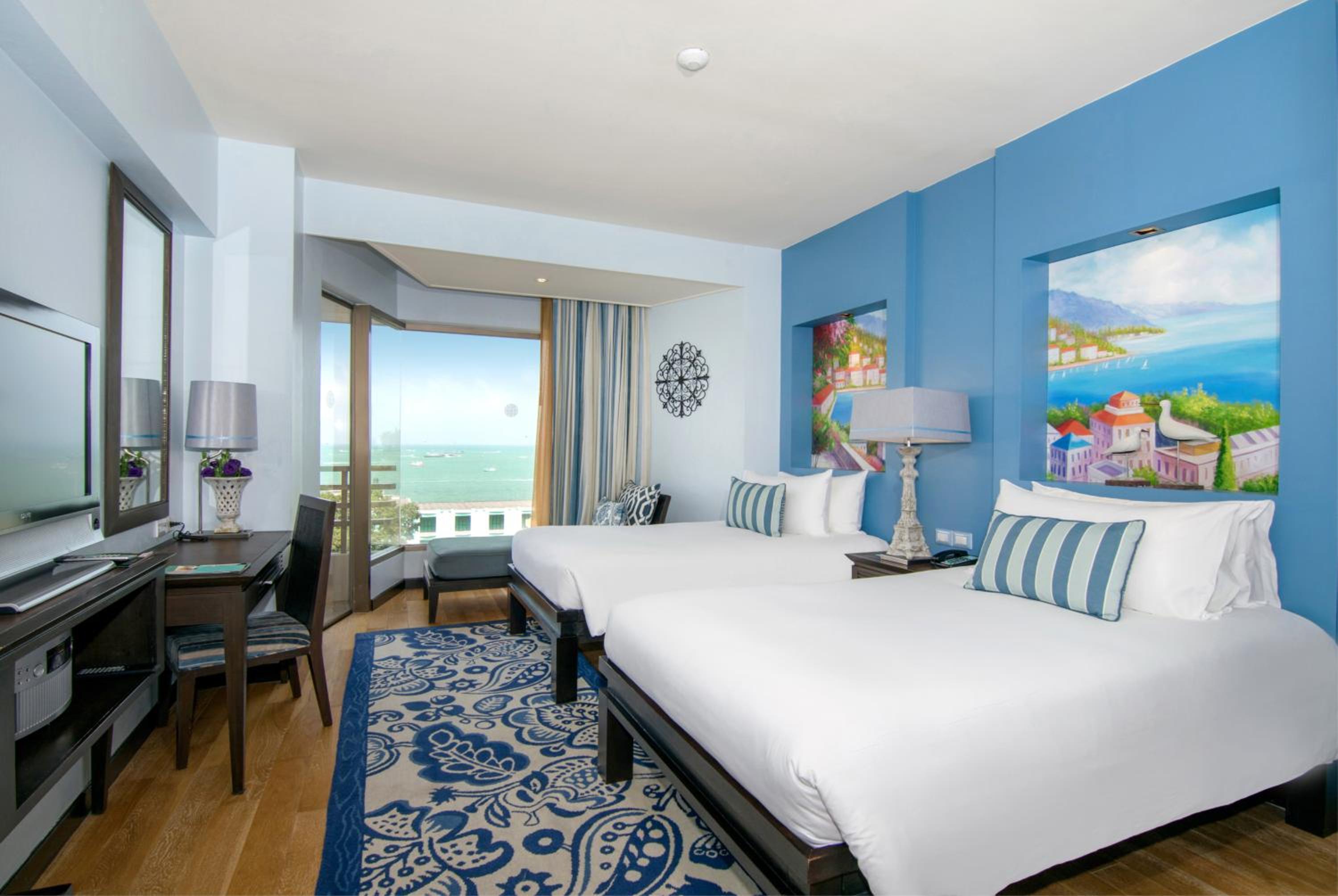 Deluxe Sea View Twin Bed - Photo 1