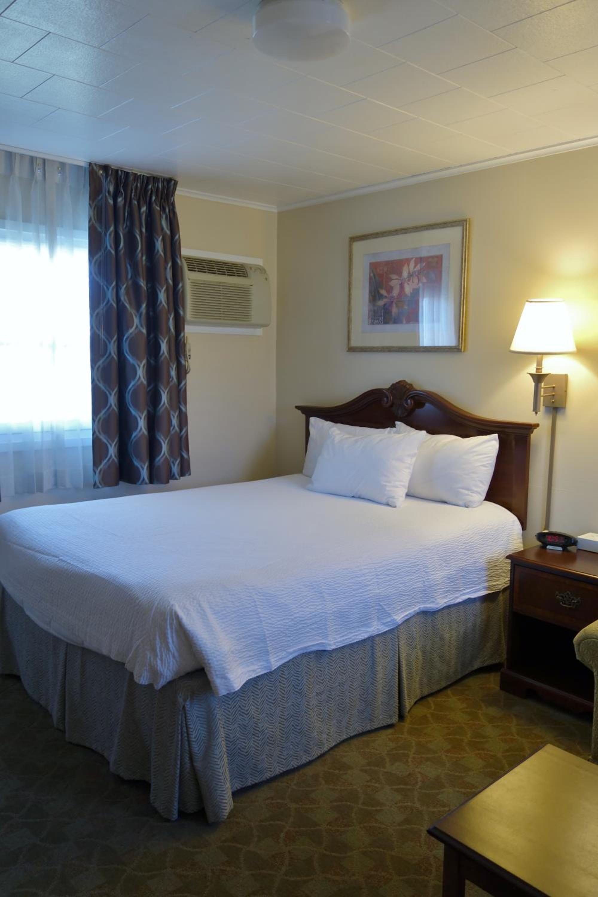 Queen Room photo 1
