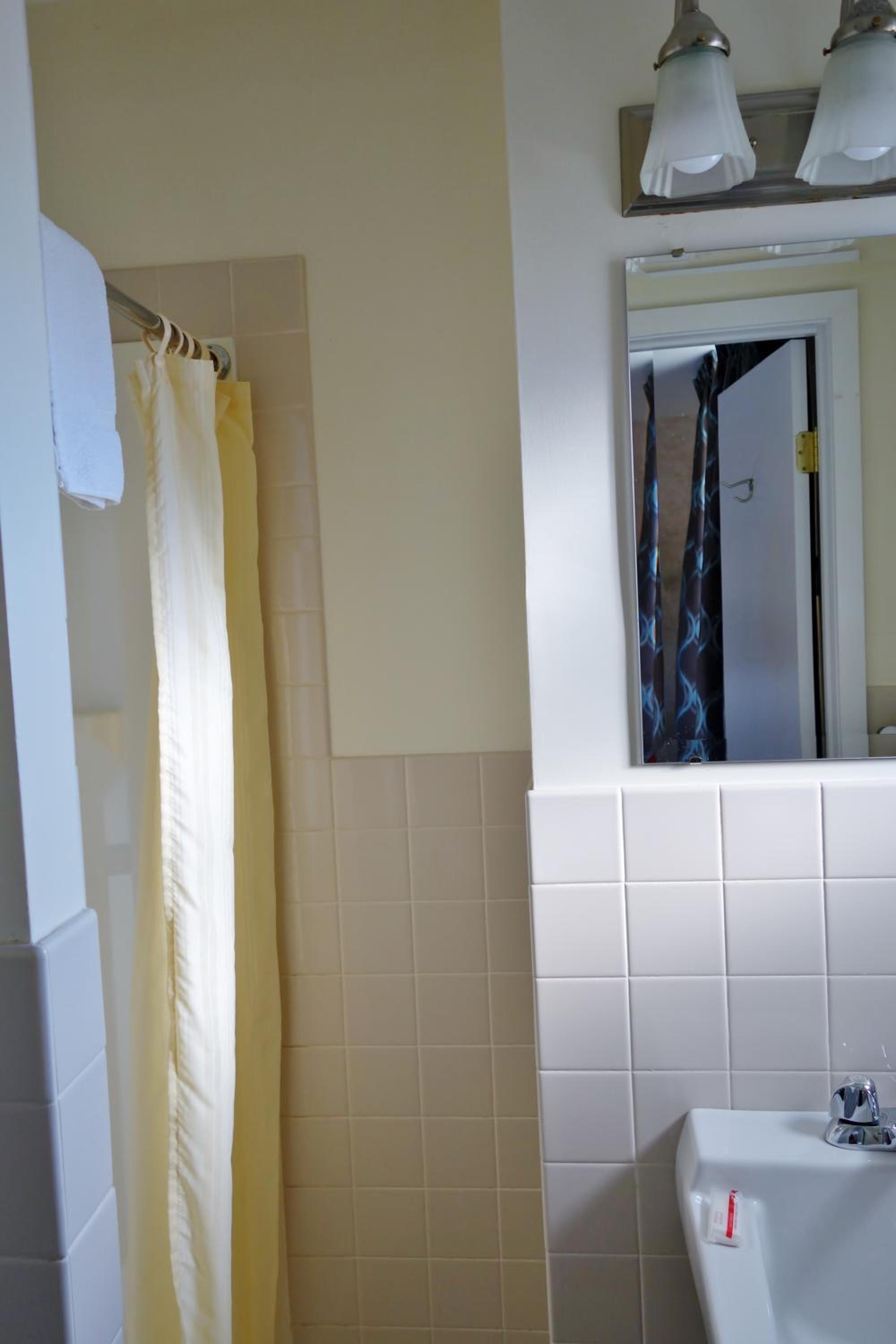 Queen Room photo 3