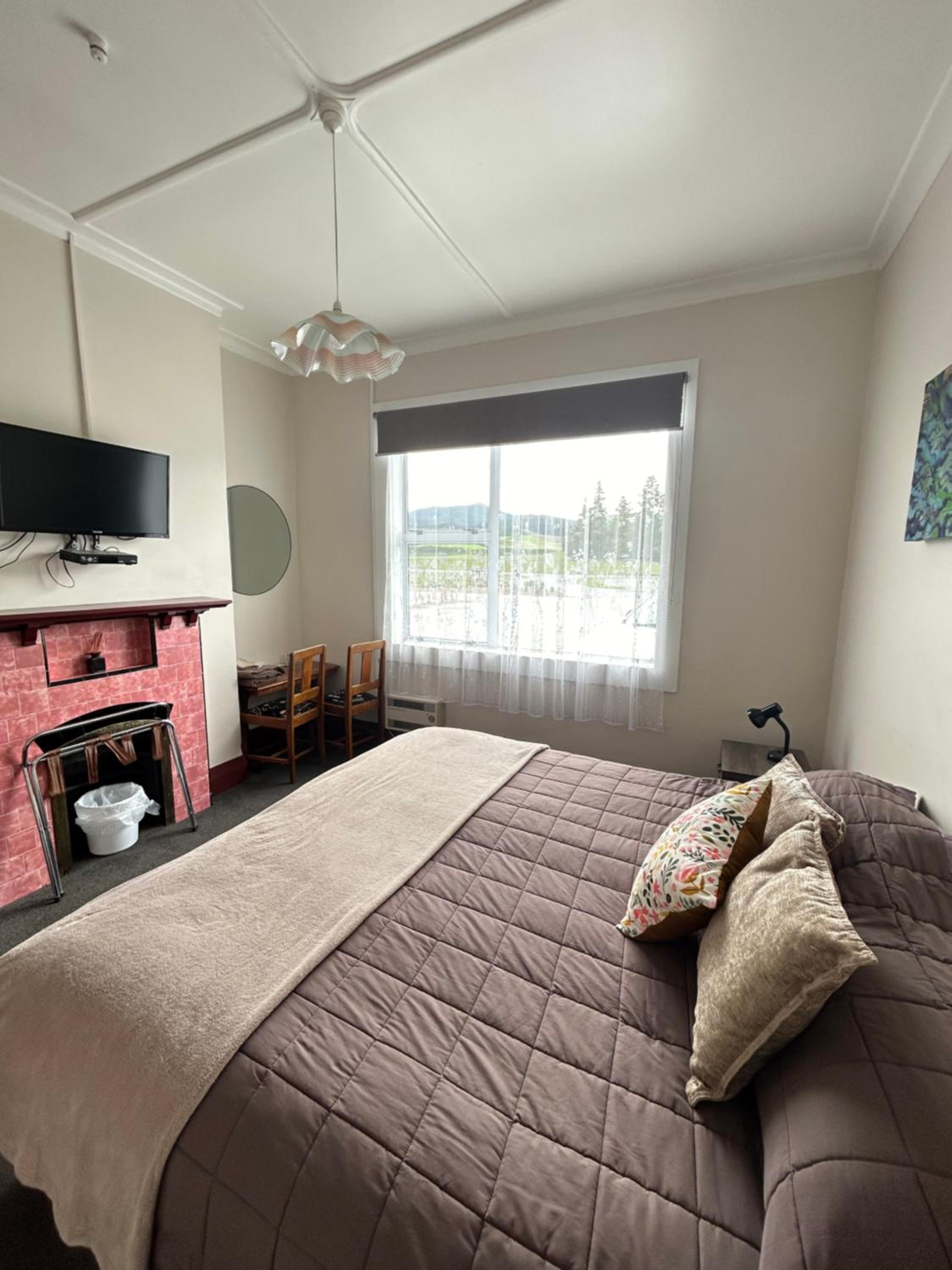 Deluxe King Room - Photo 5