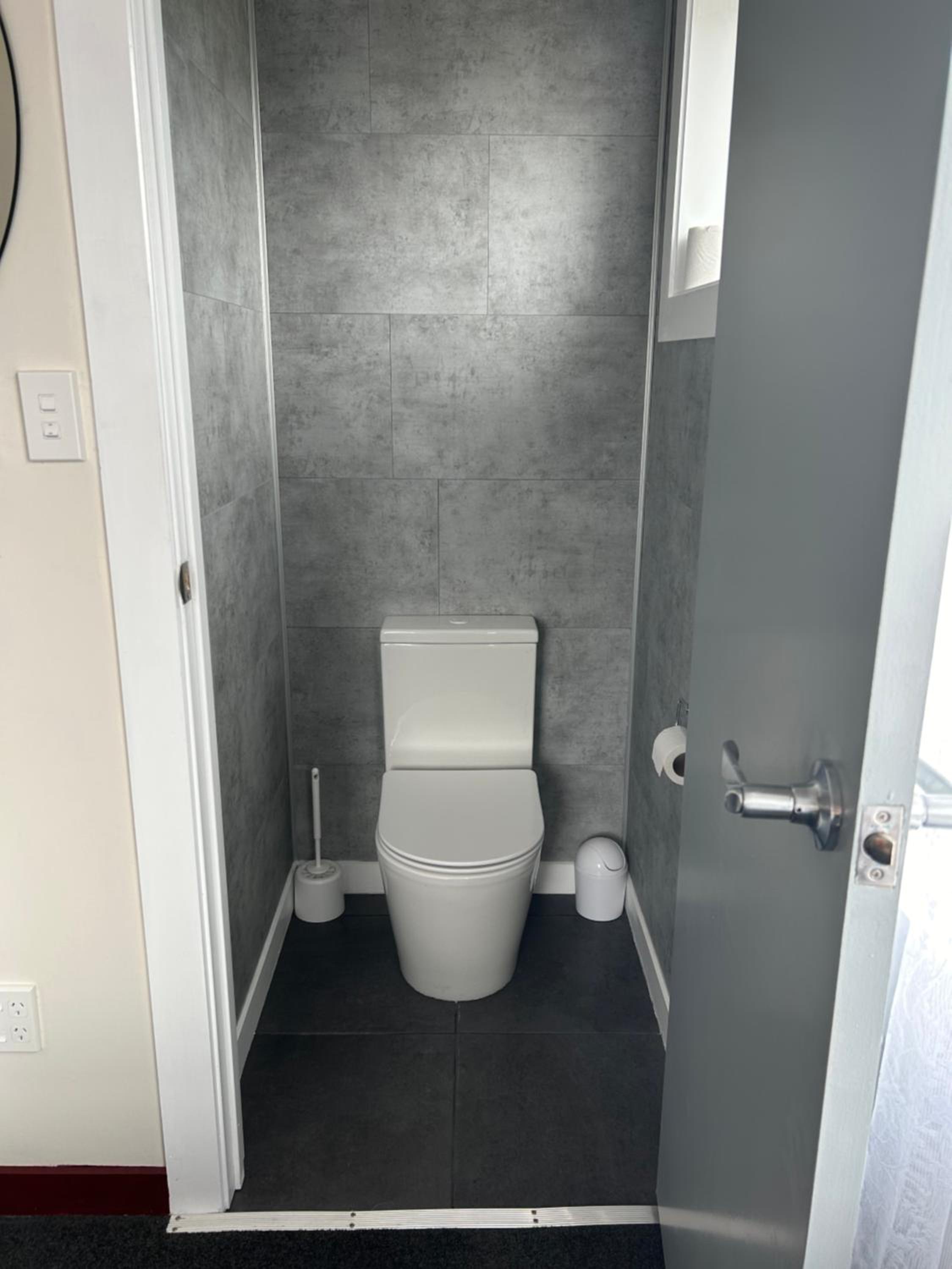 Deluxe Double Room with Shower - Photo 4