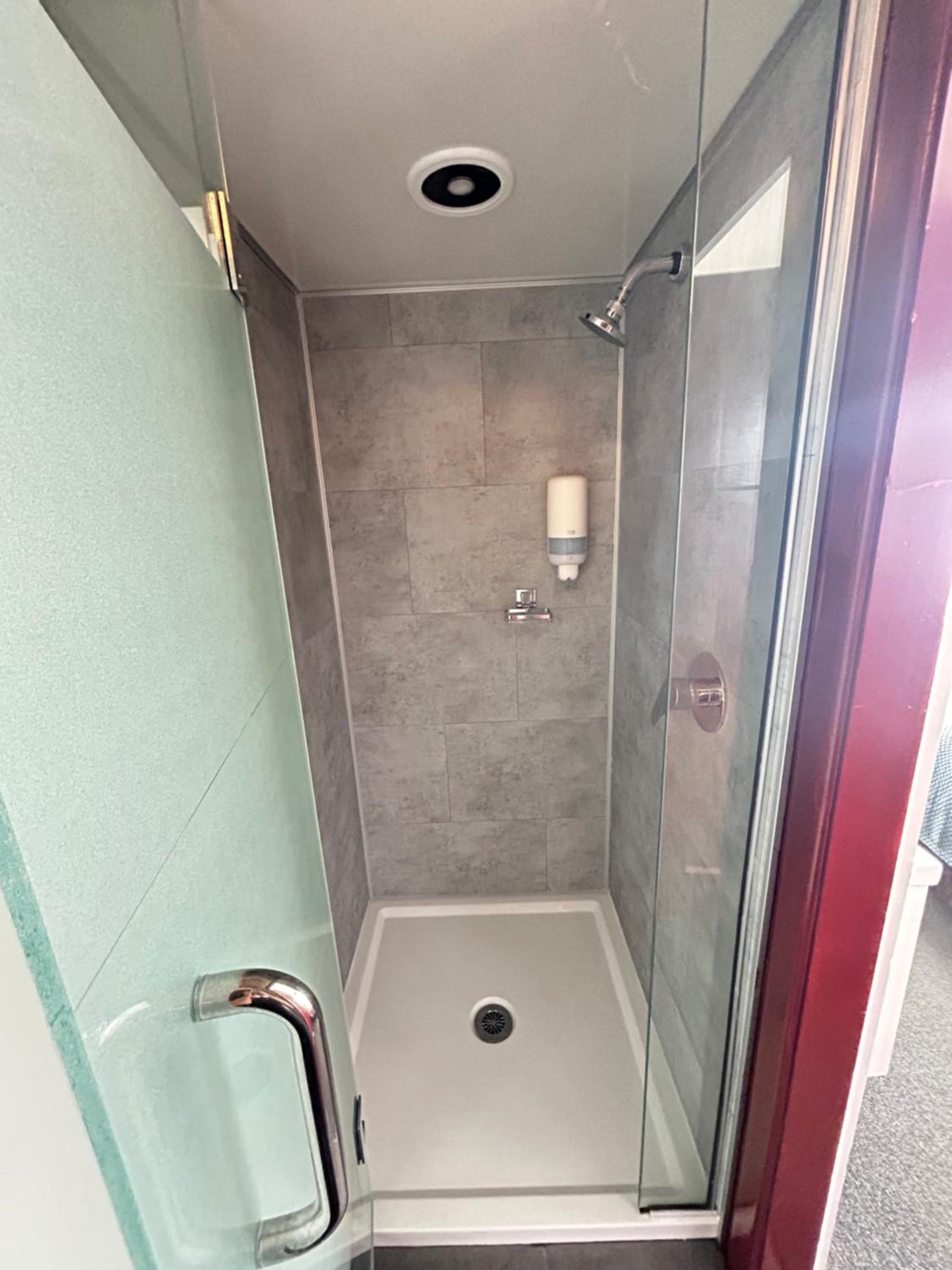 Deluxe Double Room with Shower - Photo 2