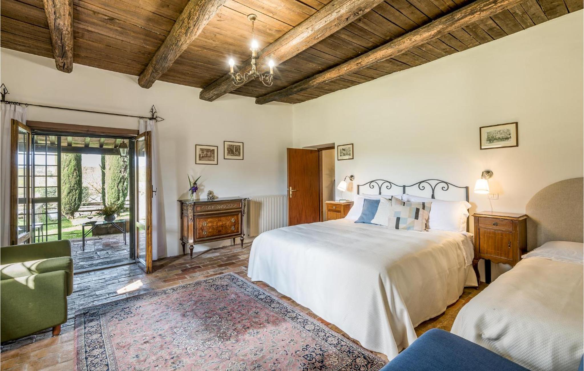 Ten-Bedroom Holiday Home