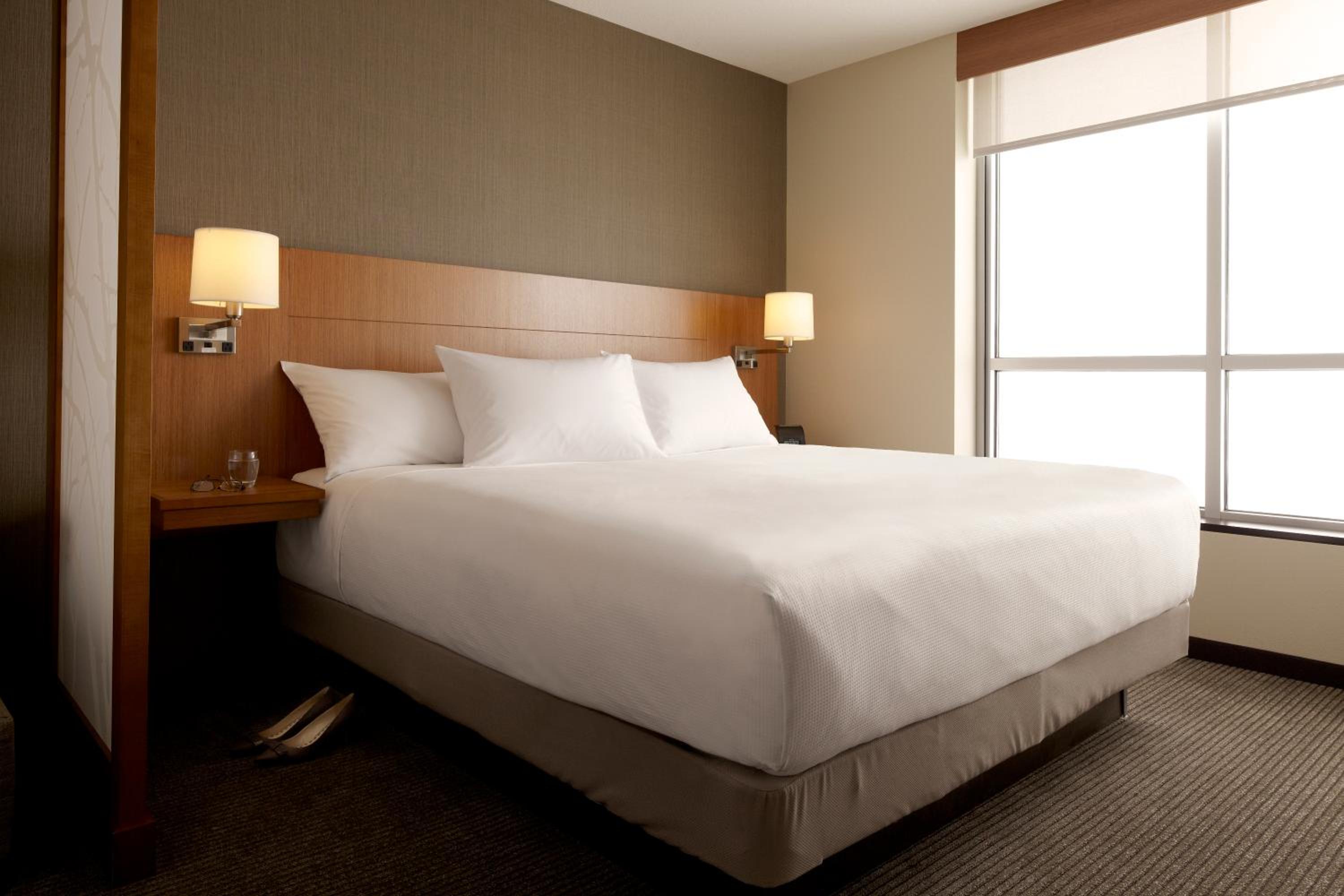 King Room with Sofa Bed - High Floor - Photo 4