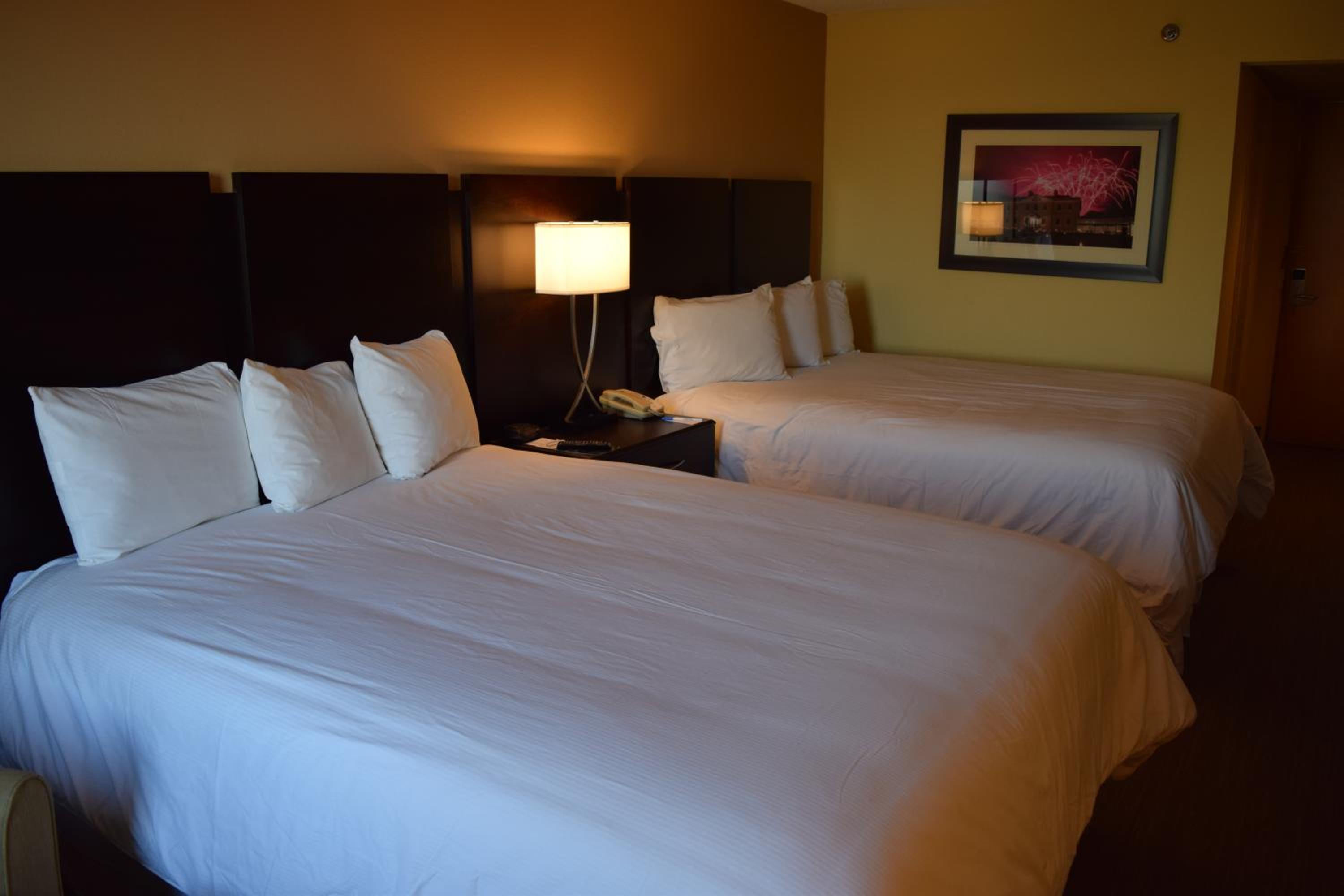 Standard Room with Two Queen Beds - Photo 1