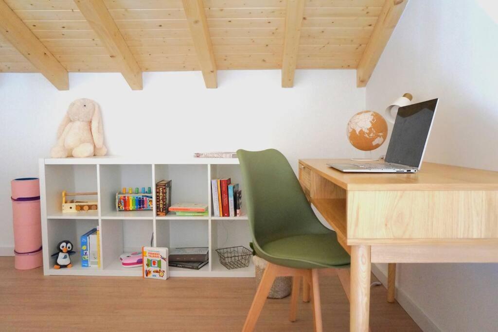 Three-Bedroom House photo 3