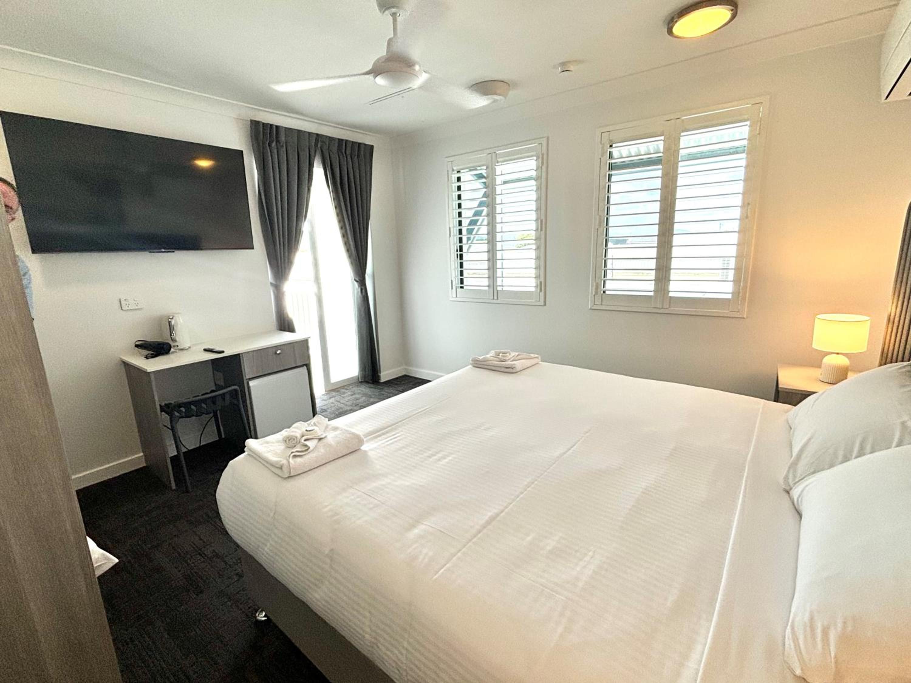 King Suite with Balcony photo 2