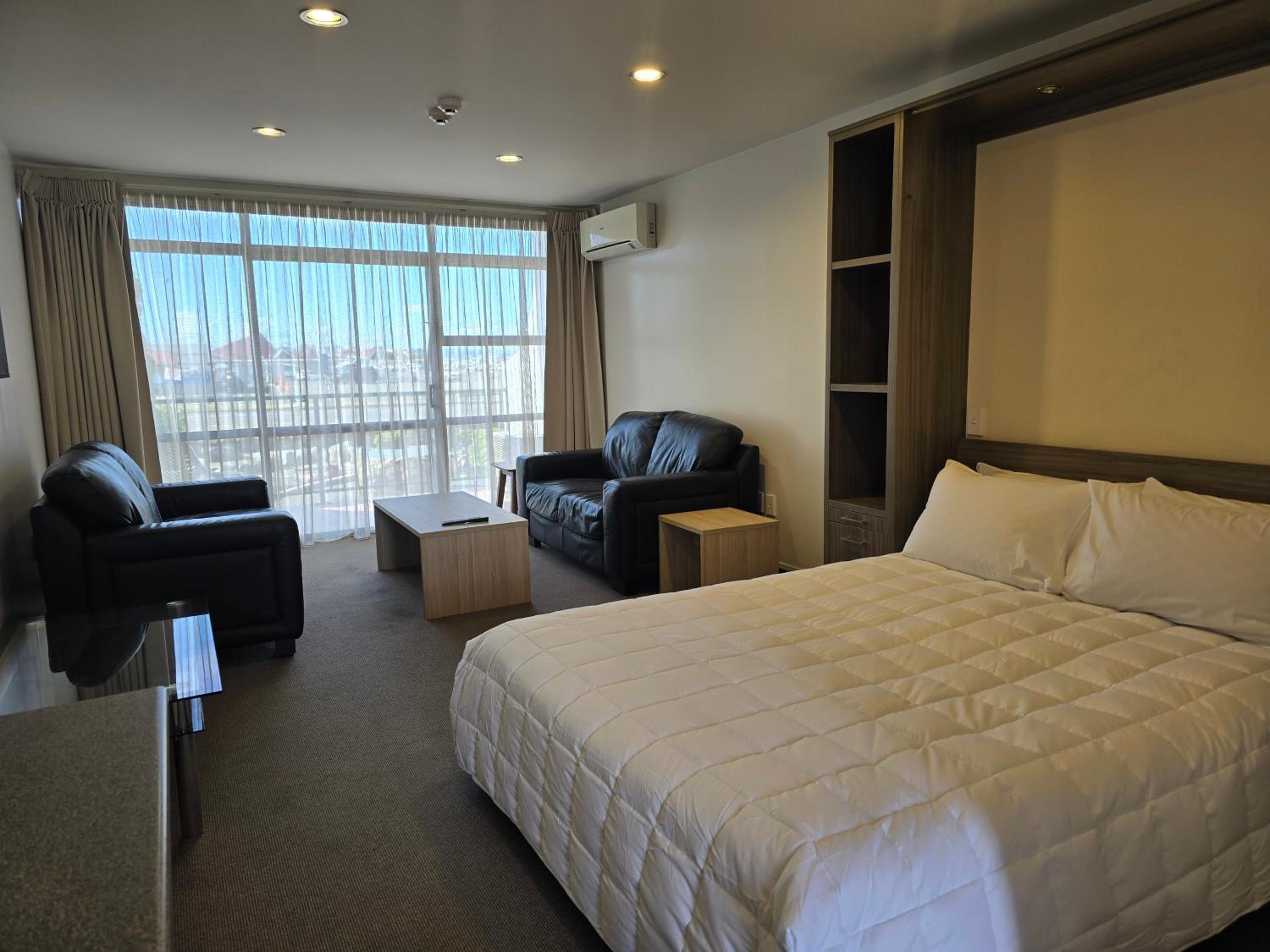 Queen Room photo 1