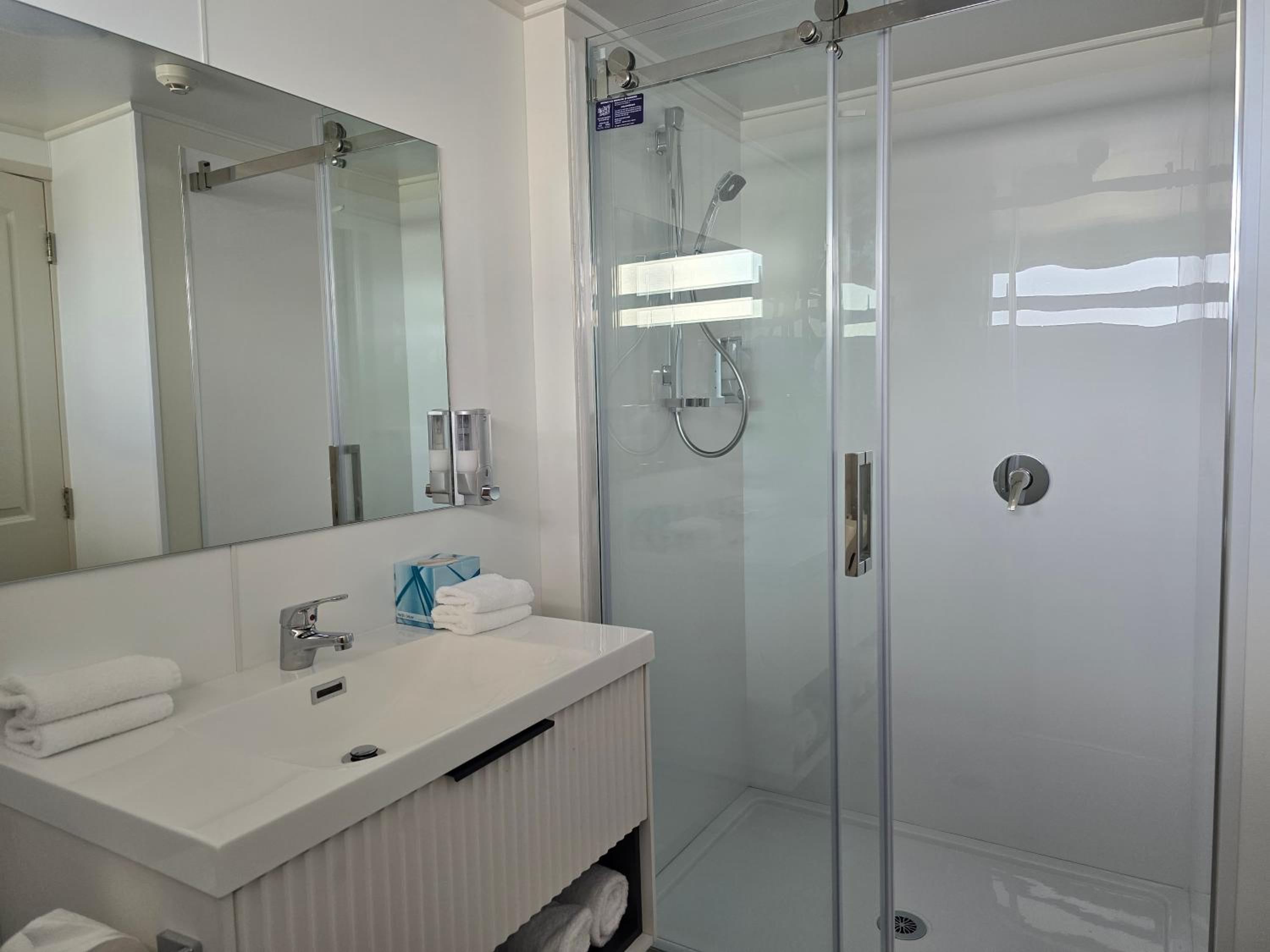 Twin Room with Shower photo 2