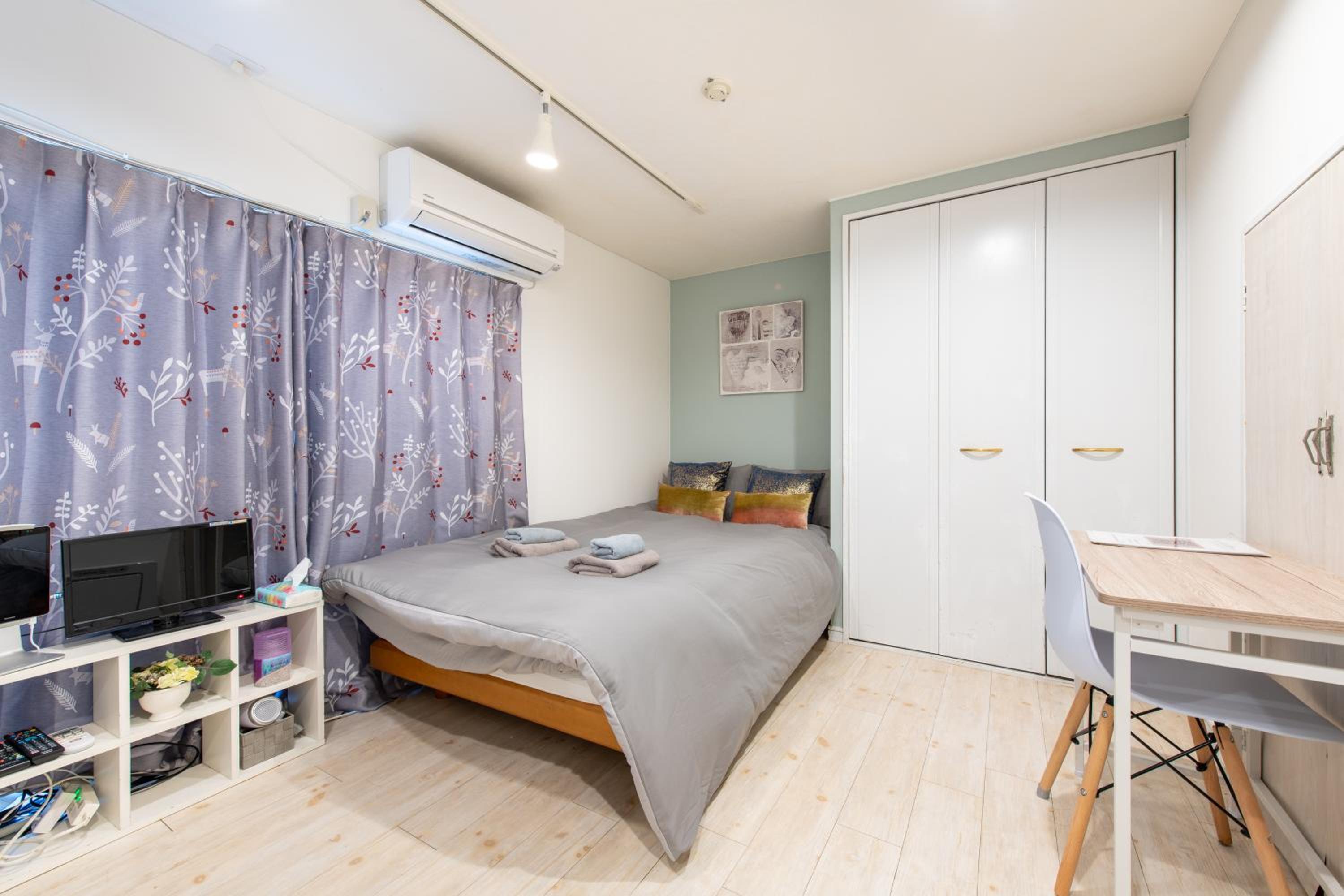 One-Bedroom Apartment photo 1