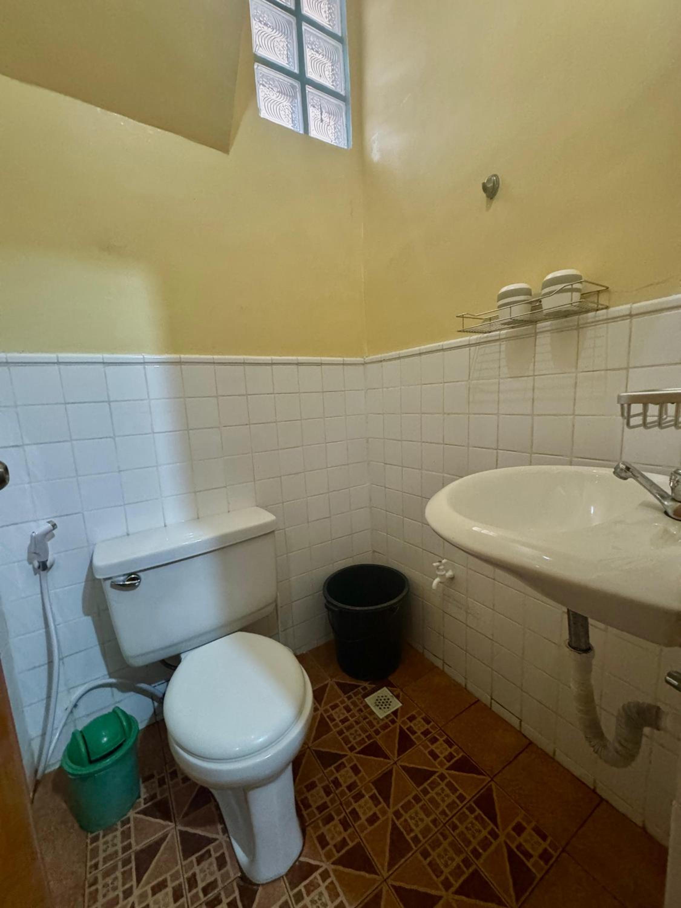 Family Room with Private Bathroom - Photo 2