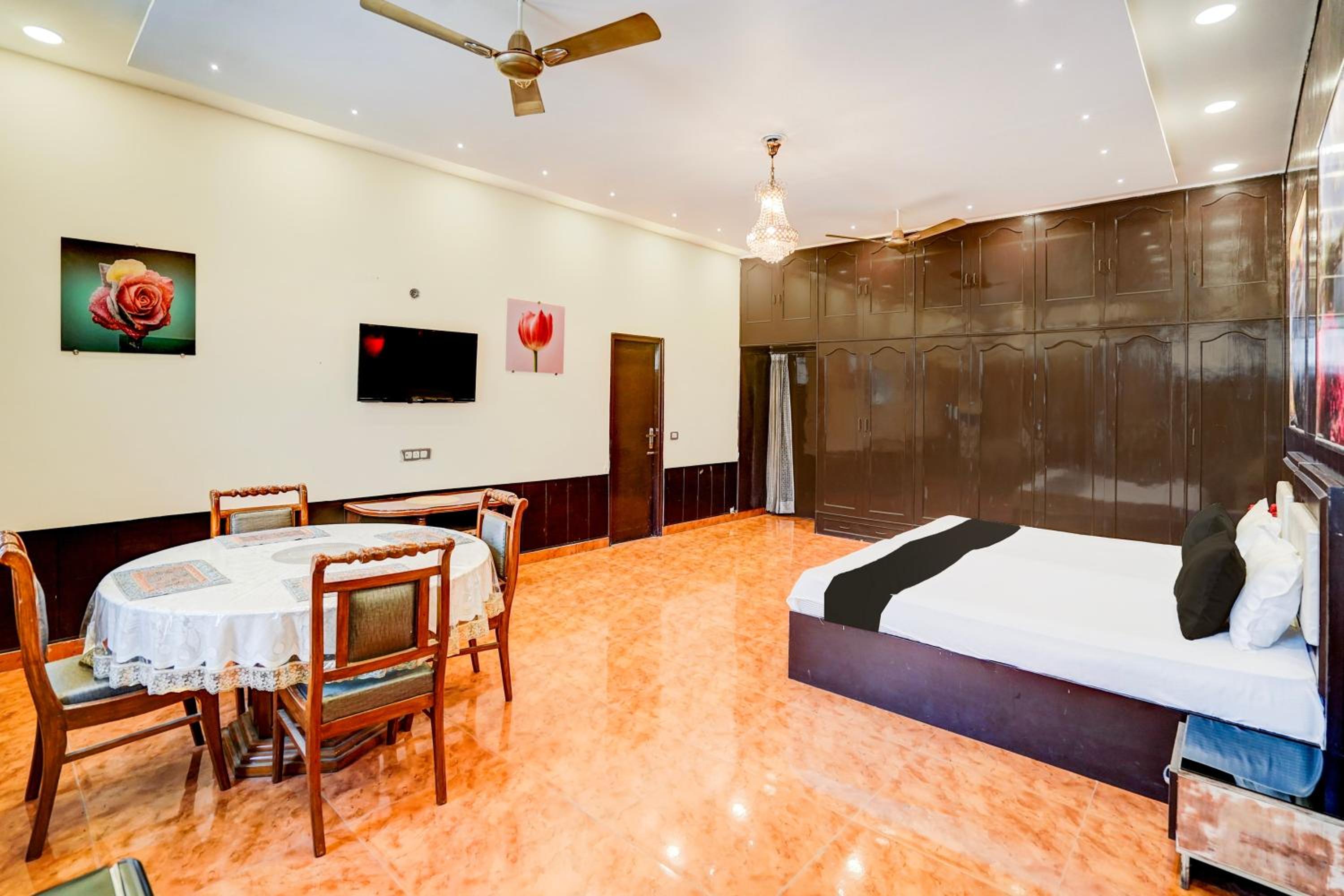 Triple Room With Bathroom photo 2