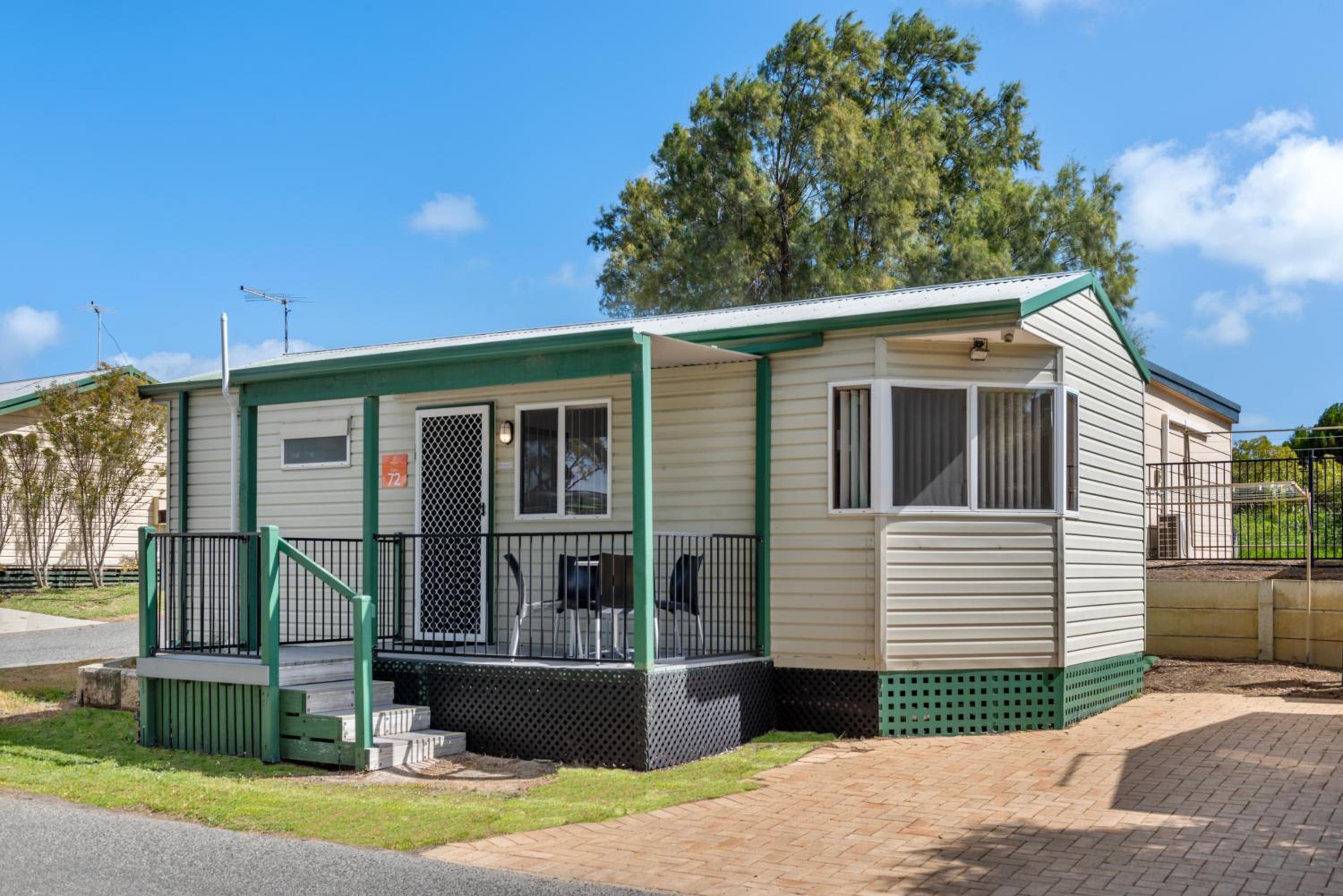 Standard 2 Bedroom Cabin - Photo 6