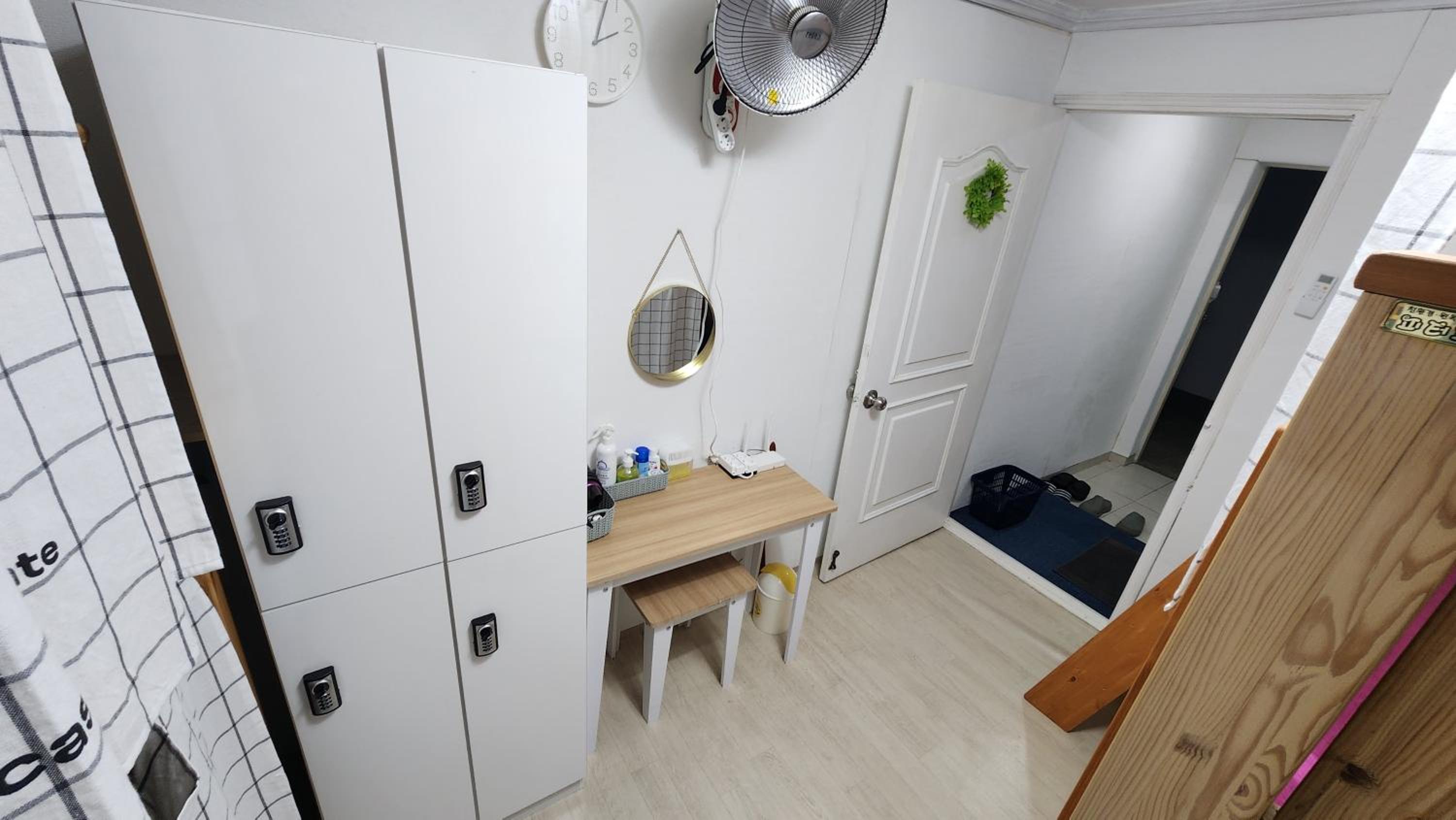 Bed in 4-Bed Female Dormitory Room photo 3