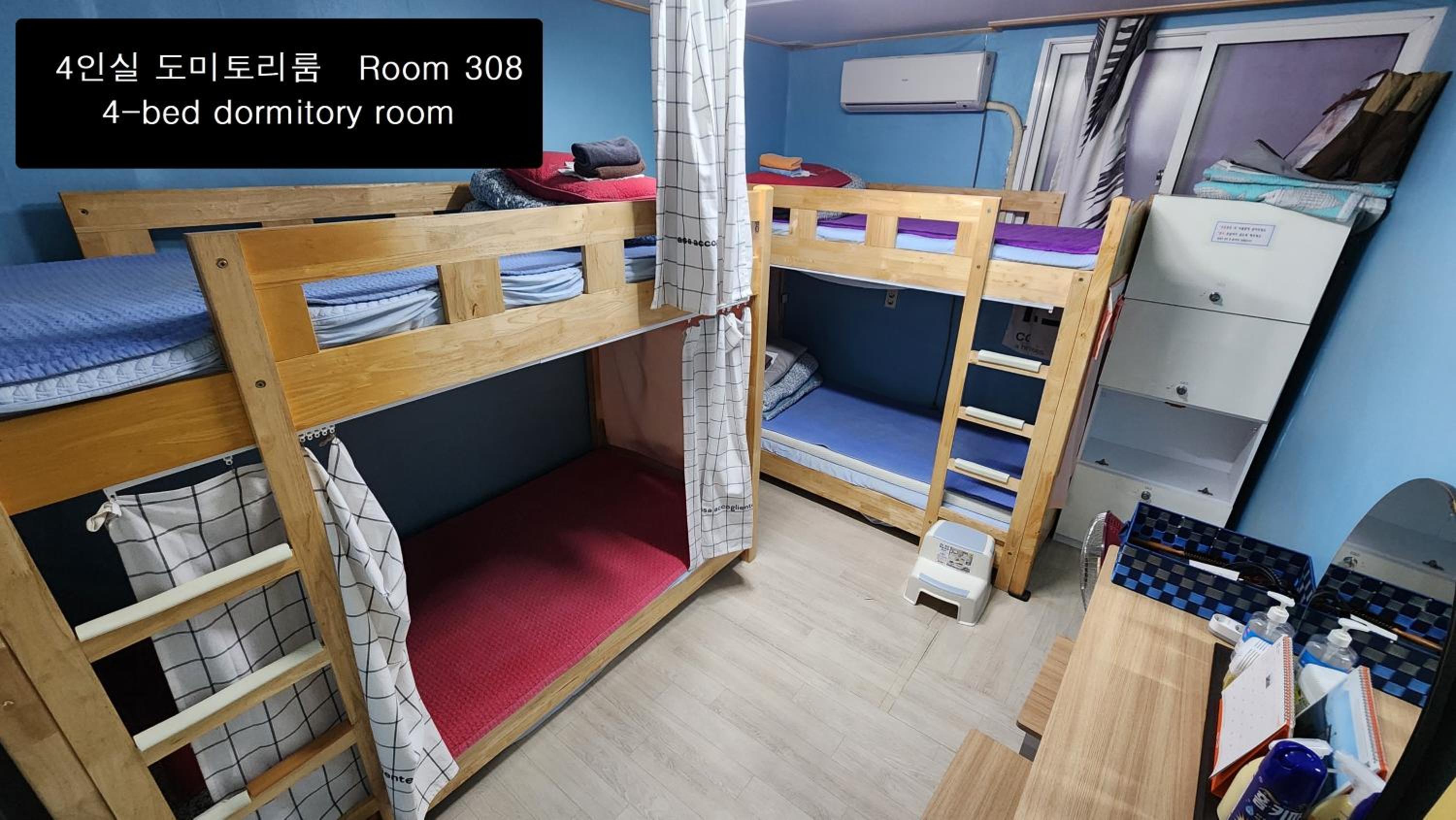 Bed in 4-Bed Male Dormitory Room photo 1