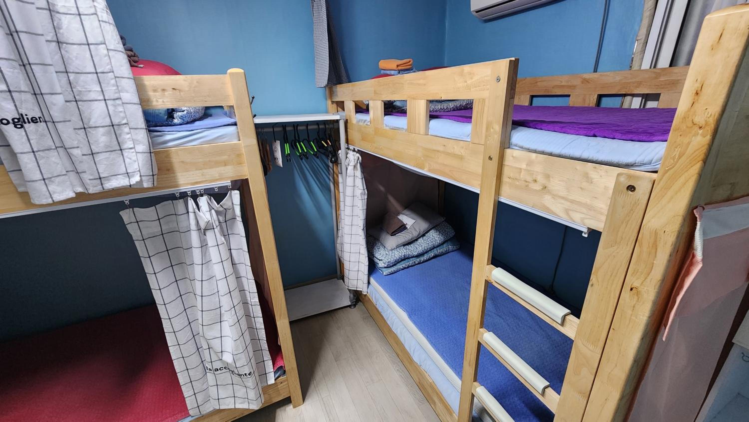 Bed in 4-Bed Male Dormitory Room photo 2