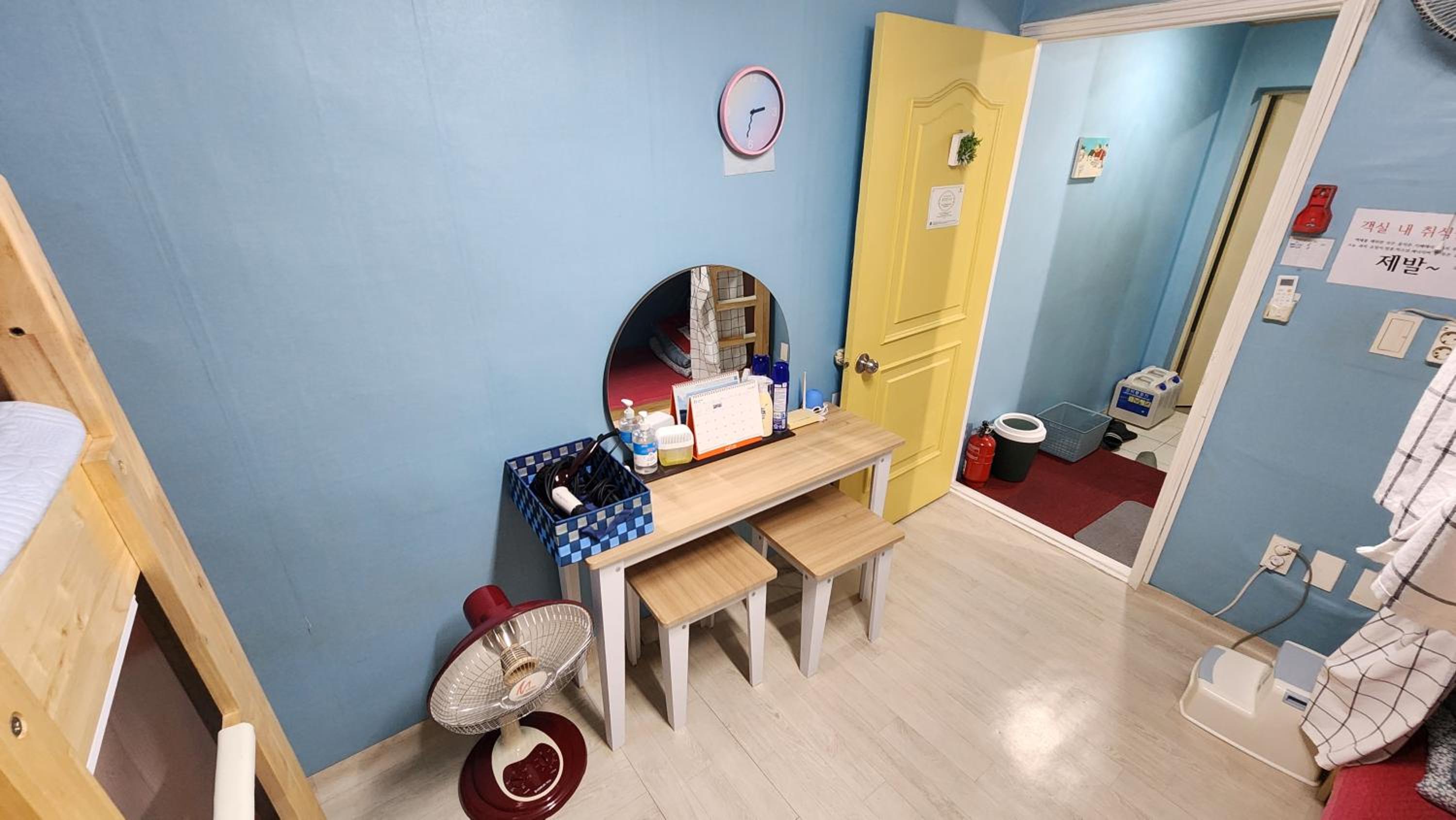 Bed in 4-Bed Male Dormitory Room photo 3