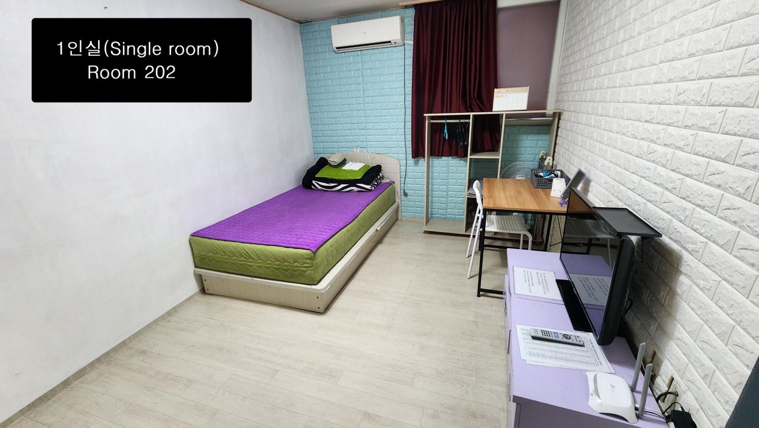 Single Room with Private Bathroom photo 3