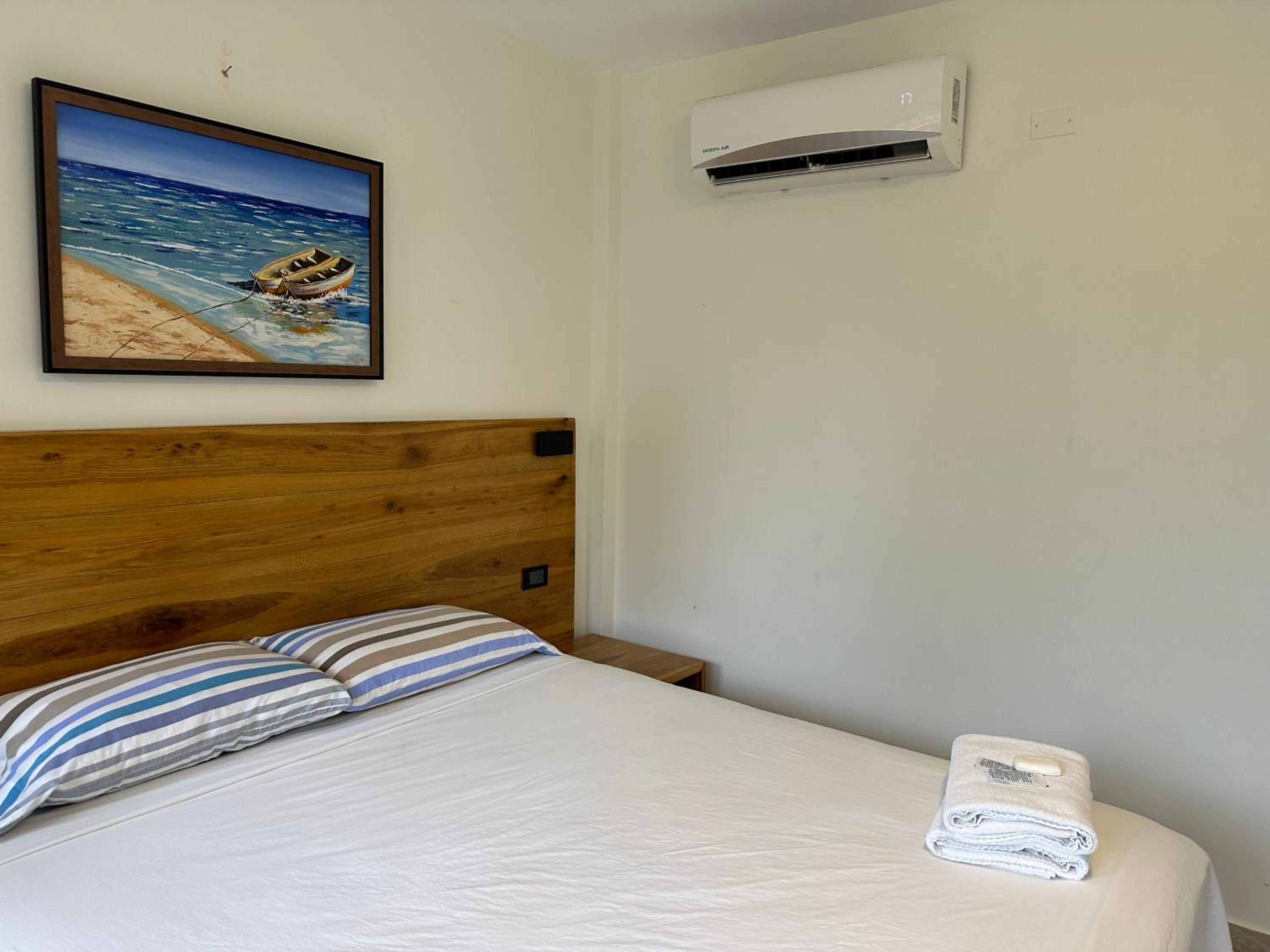 Queen Room with Pool View photo 1