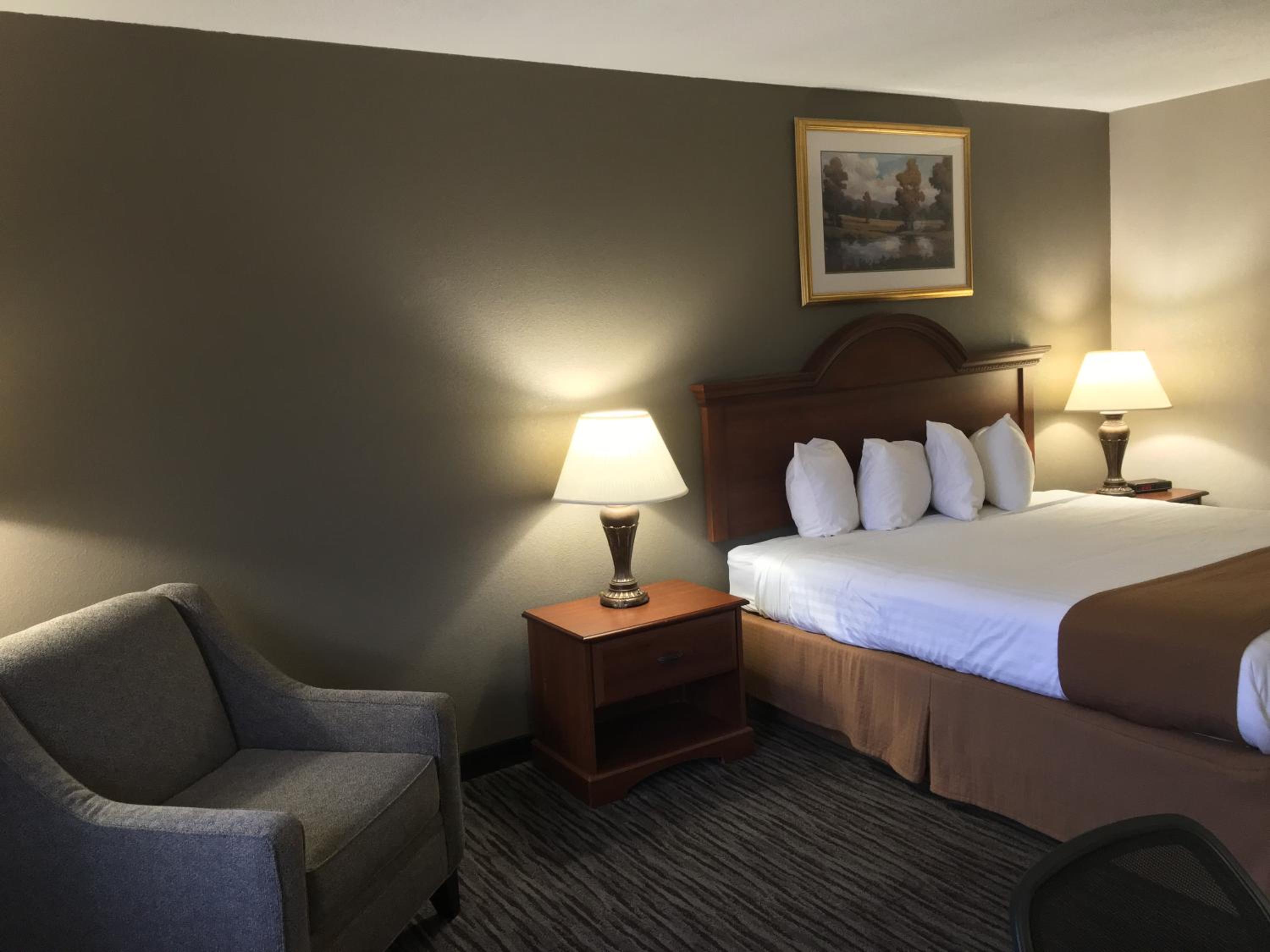 Executive King Room - Non-Smoking - Photo 5