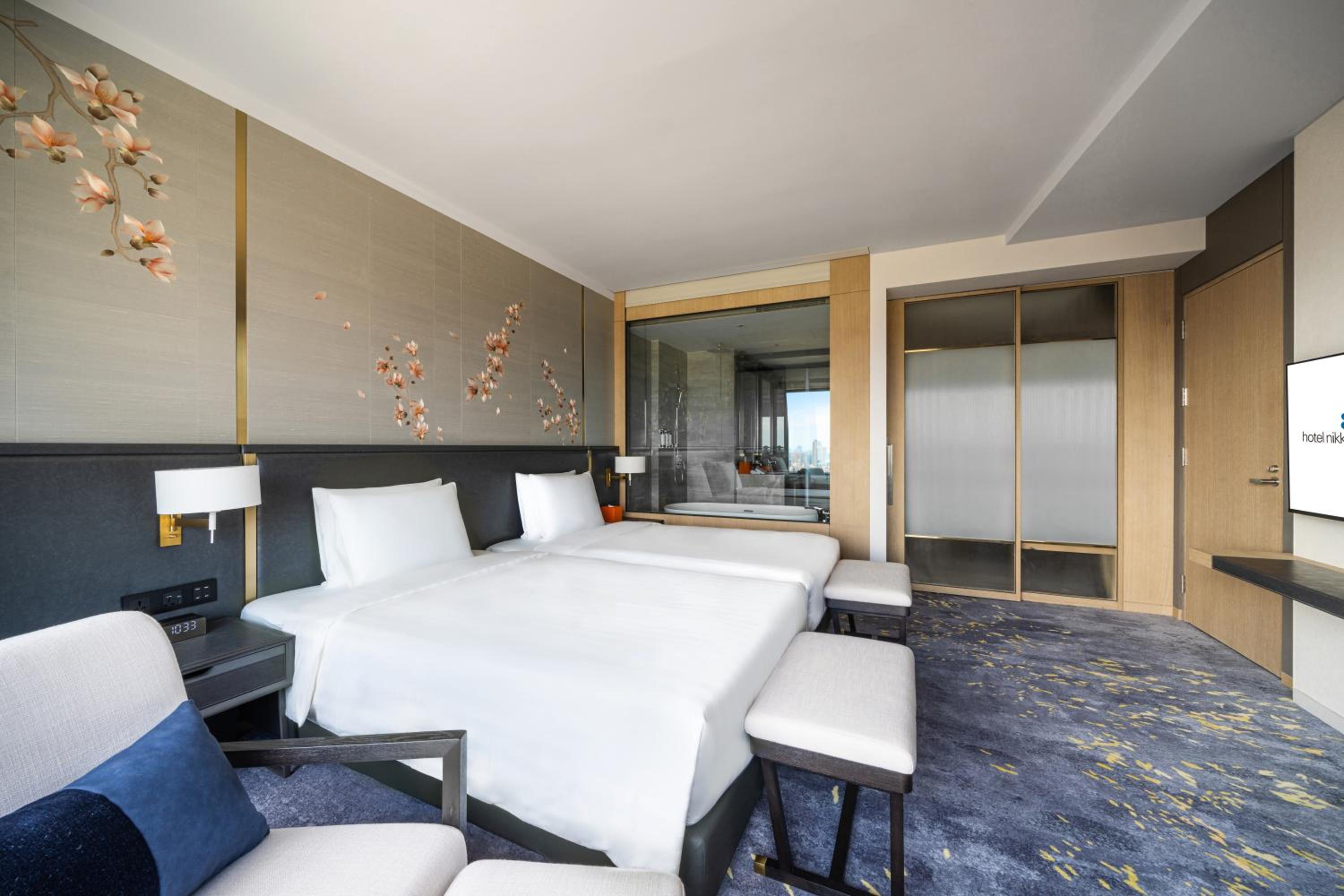 Deluxe Suite photo 2