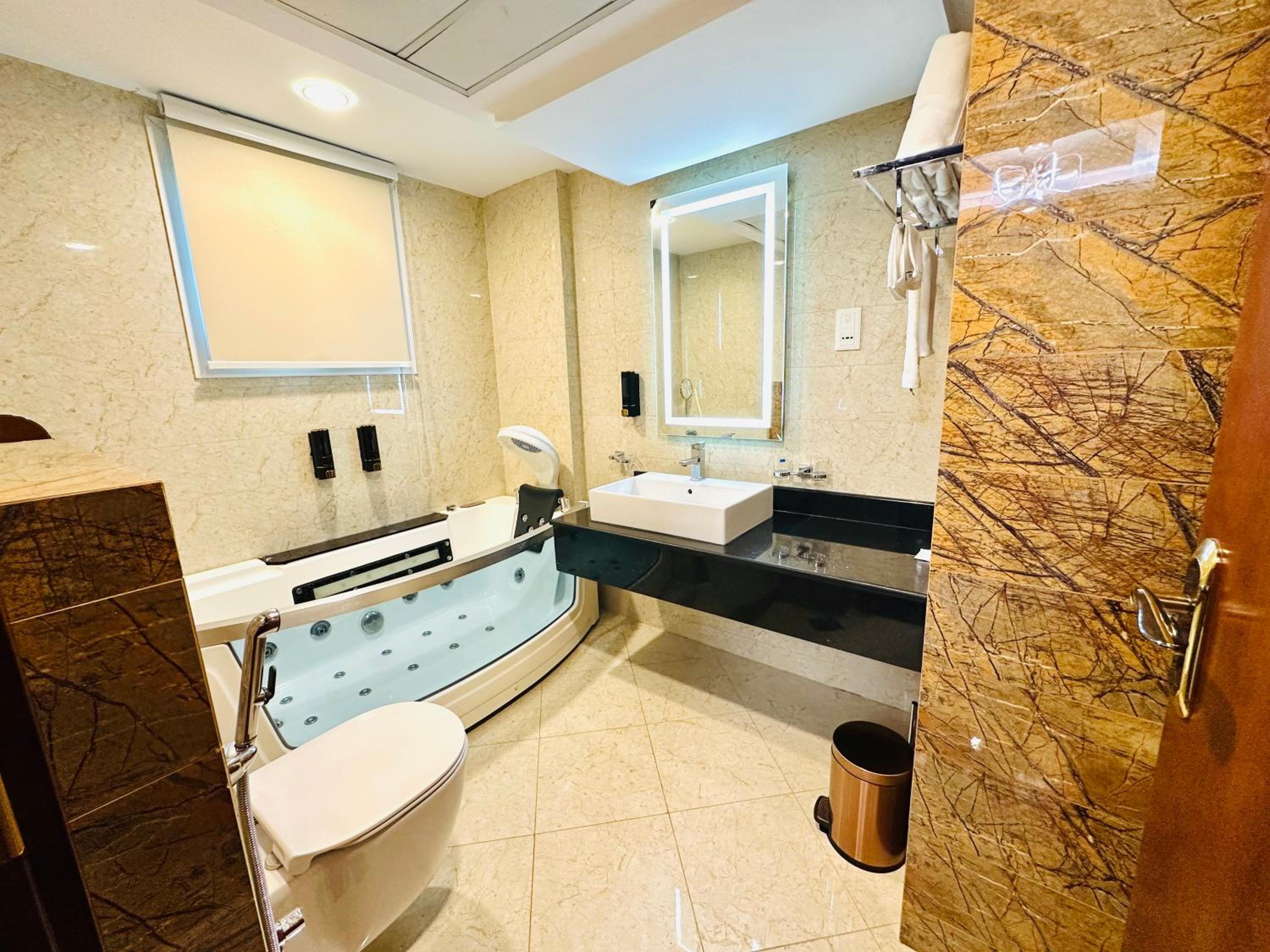 Deluxe Double Room with Balcony and Sea View photo 1